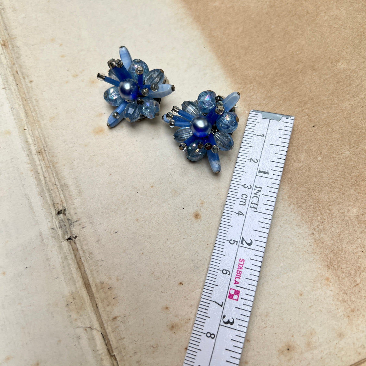 Vintage Deadstock Western Germany Ohrclips Gablonz Aurora Borealis Schmuck hellblau