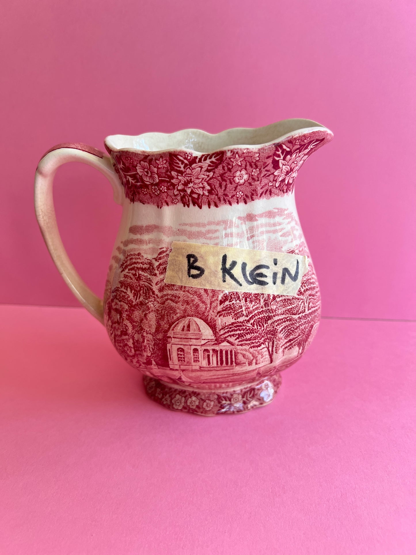 Vintage Krug Kanne Keramik rot weiß Palissy Pottery „Thames River Scenes“ England Landhaus Stil Garrick's Villa Hampton