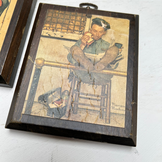 Set aus 2 kleinen Norman Rockwell Kunstdrucken auf Holz Lion's Share und Hayseed Critic