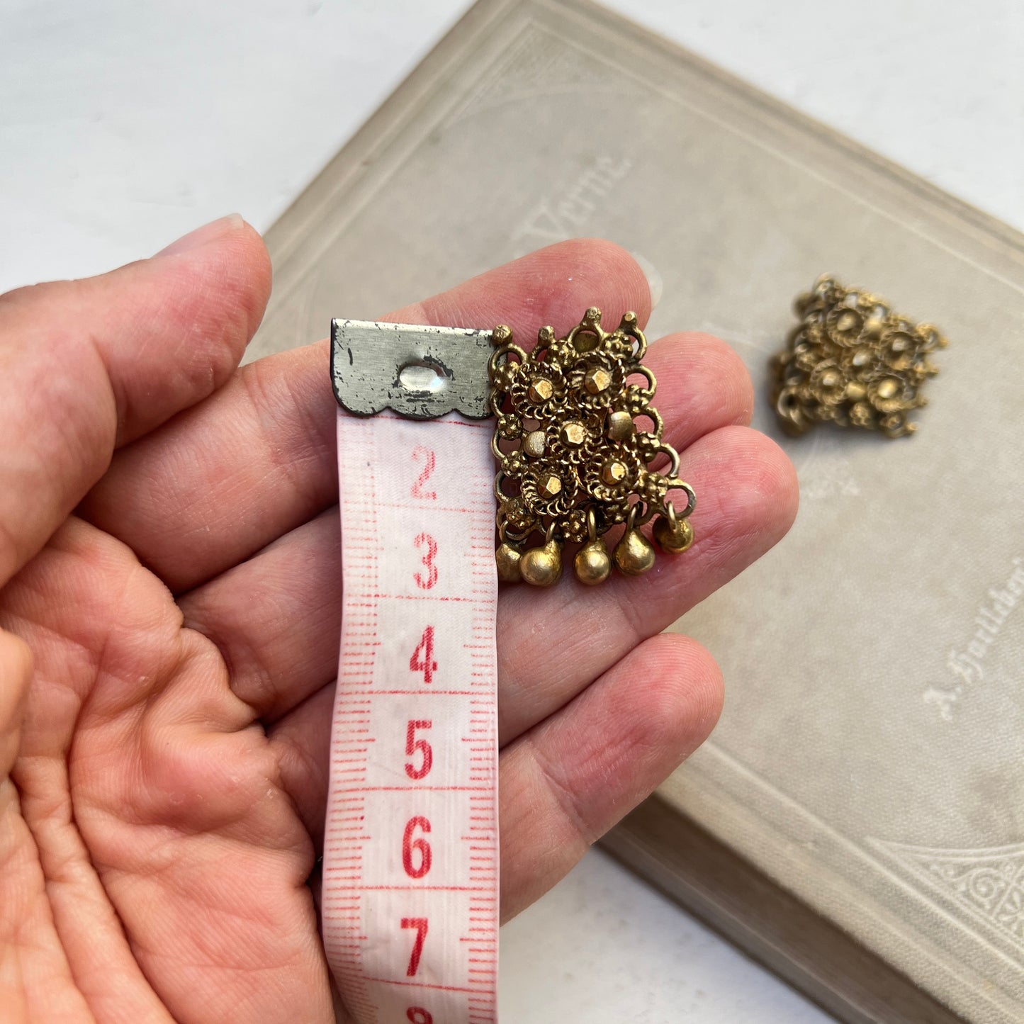 Vintage Ohrclips indische Gunghroo Glöckchen etruskisch gold ethno boho