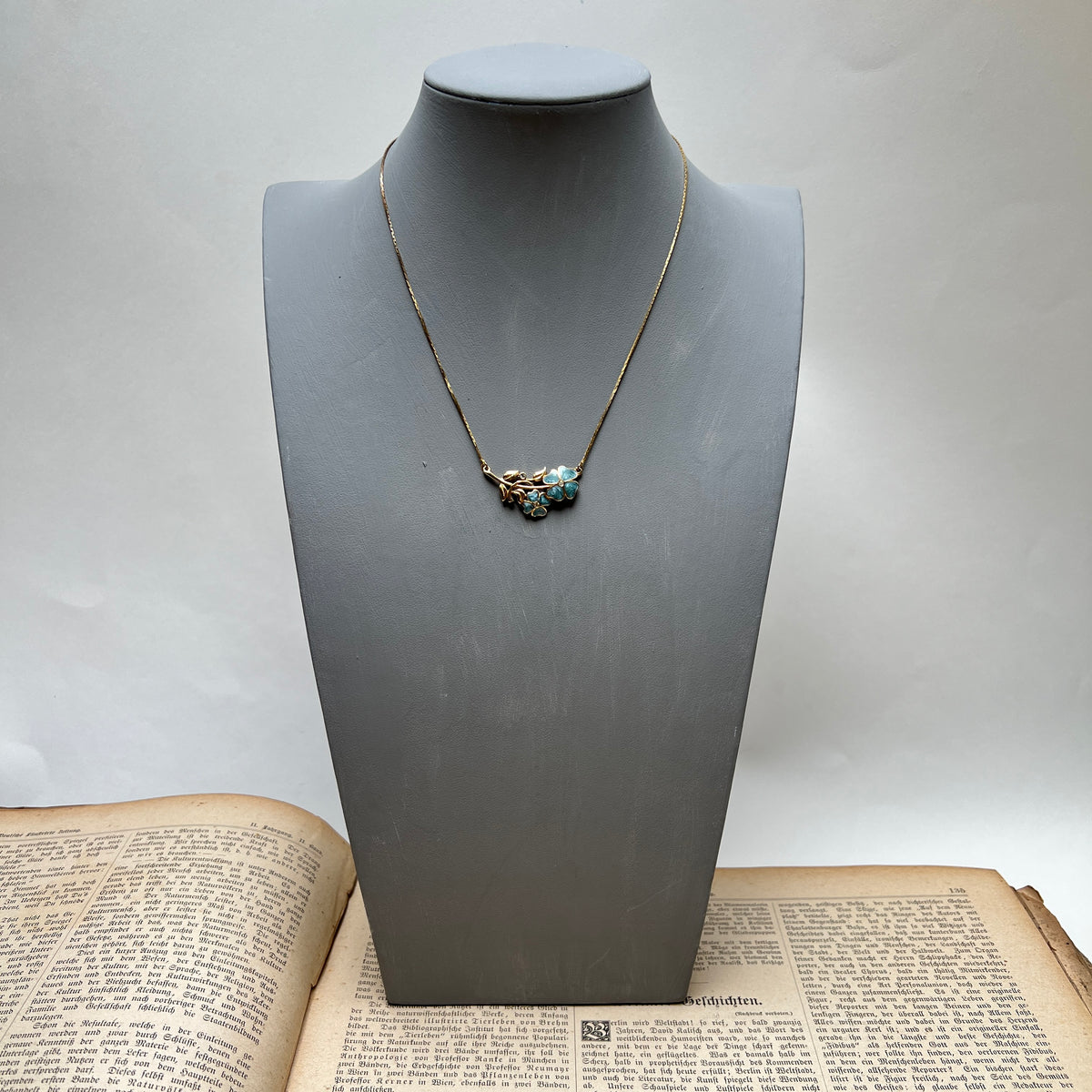 Vintage Vergissmeinnicht Kette Blau Emaille Brautschmuck „Something Blue“ 1980er Designer Schmuck Gold Jugendstil Revival Blumen-Collier
