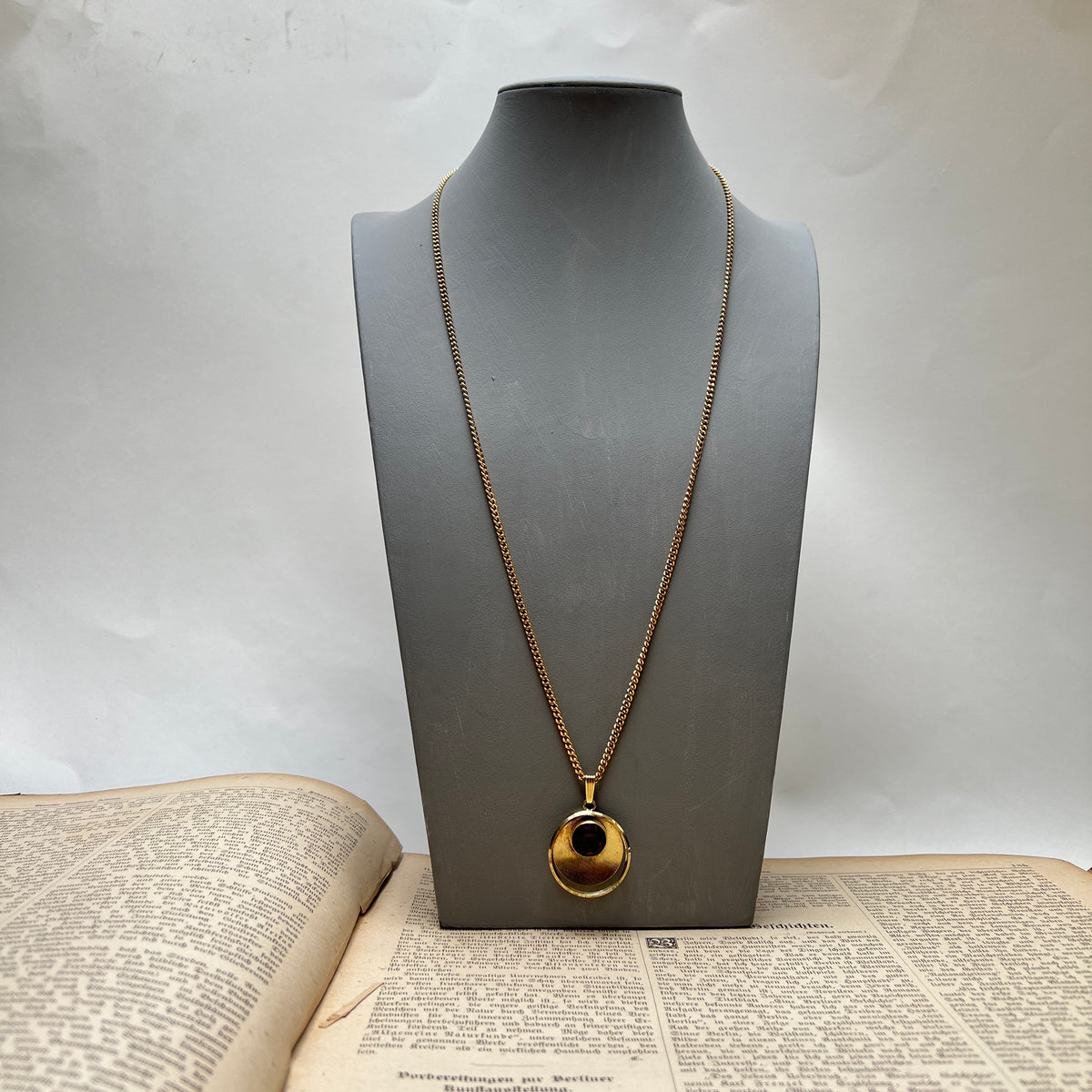 Vintage Mid-Century K&L Anhänger mit Kette Amerikaner Doublé Gold violetter Schmuckstein