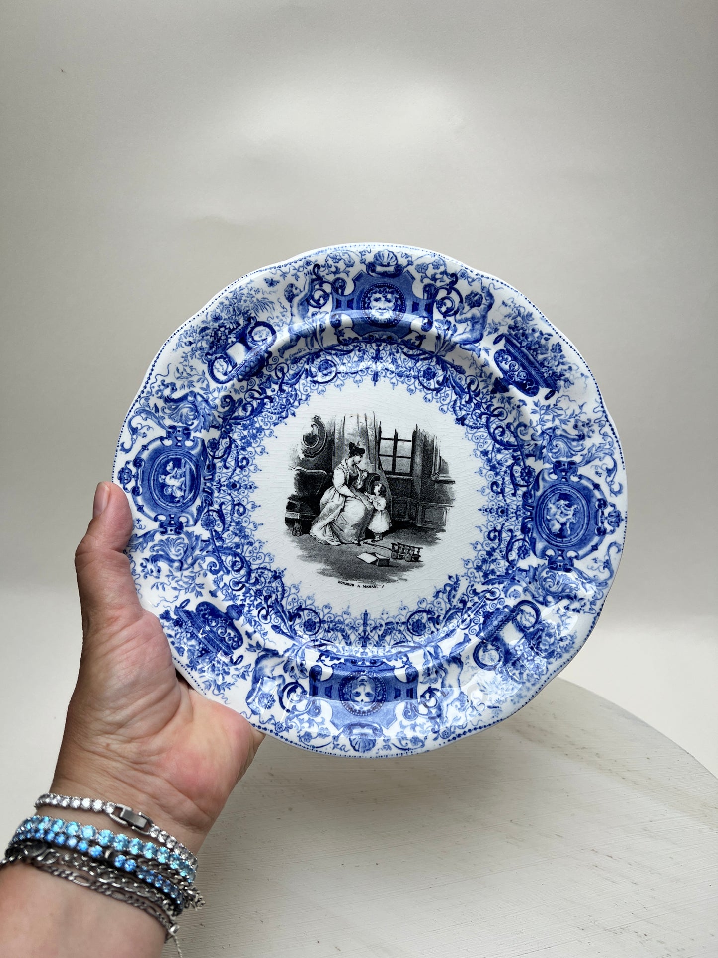Antiker Blau Weiß Teller Bonjour à Maman 22 cm französisches Motiv Vintage Keramik