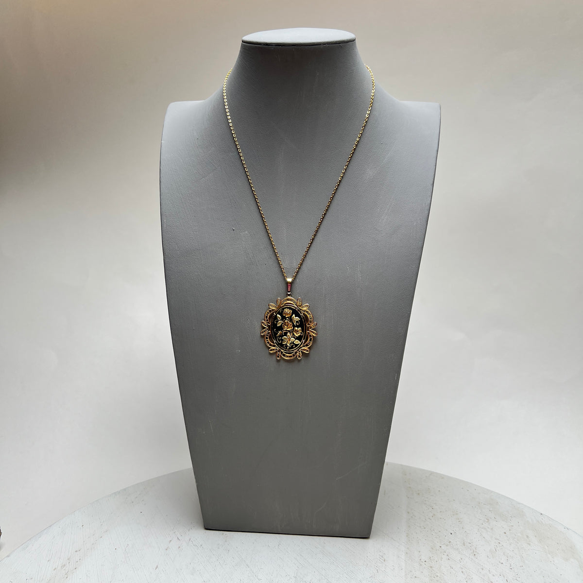 Vintage Toledo Damaszener Medaillon Kette Filigraner XL Anhänger mit Rosen Motiv Spanien 60er / 70er