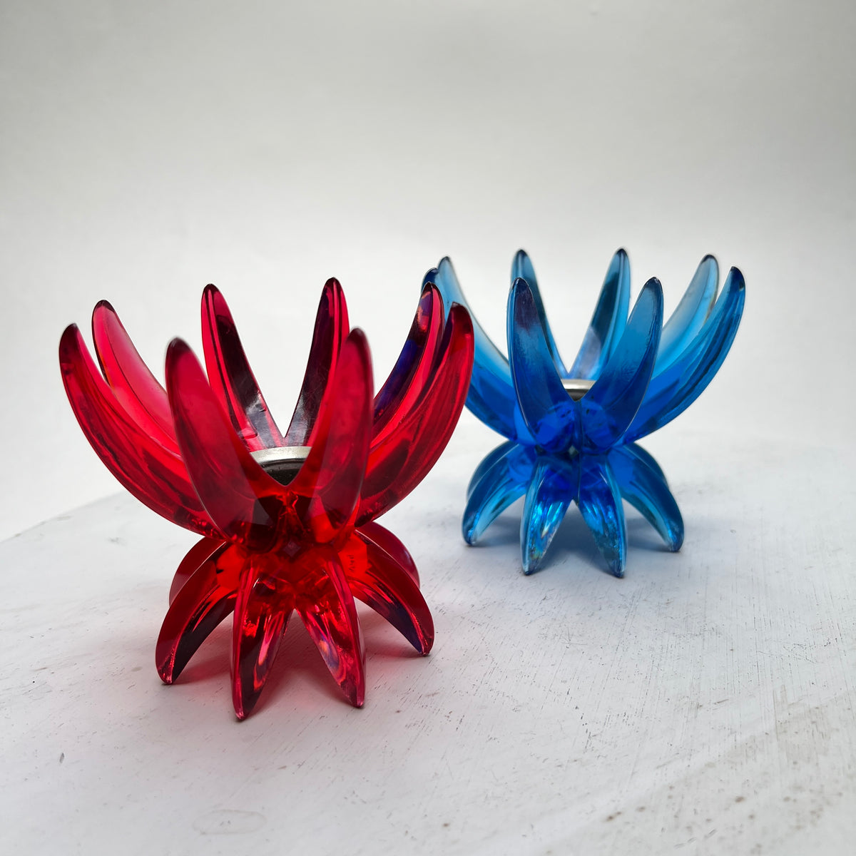 2 Stück Vintage Friedel Kerzenhalter Kerzenständer blau rot Space Age Lotus Starburst