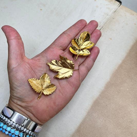 Set aus 3 goldenen Broschen Blätter Blatt Design 70er Jahre