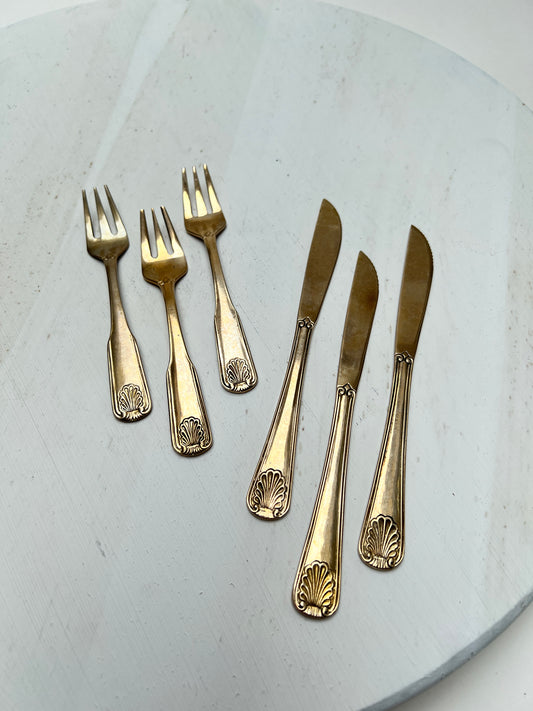 Vintage Dessertbesteck Gold-Optik / Messing – 6-teilig – Muschelmuster / Barock