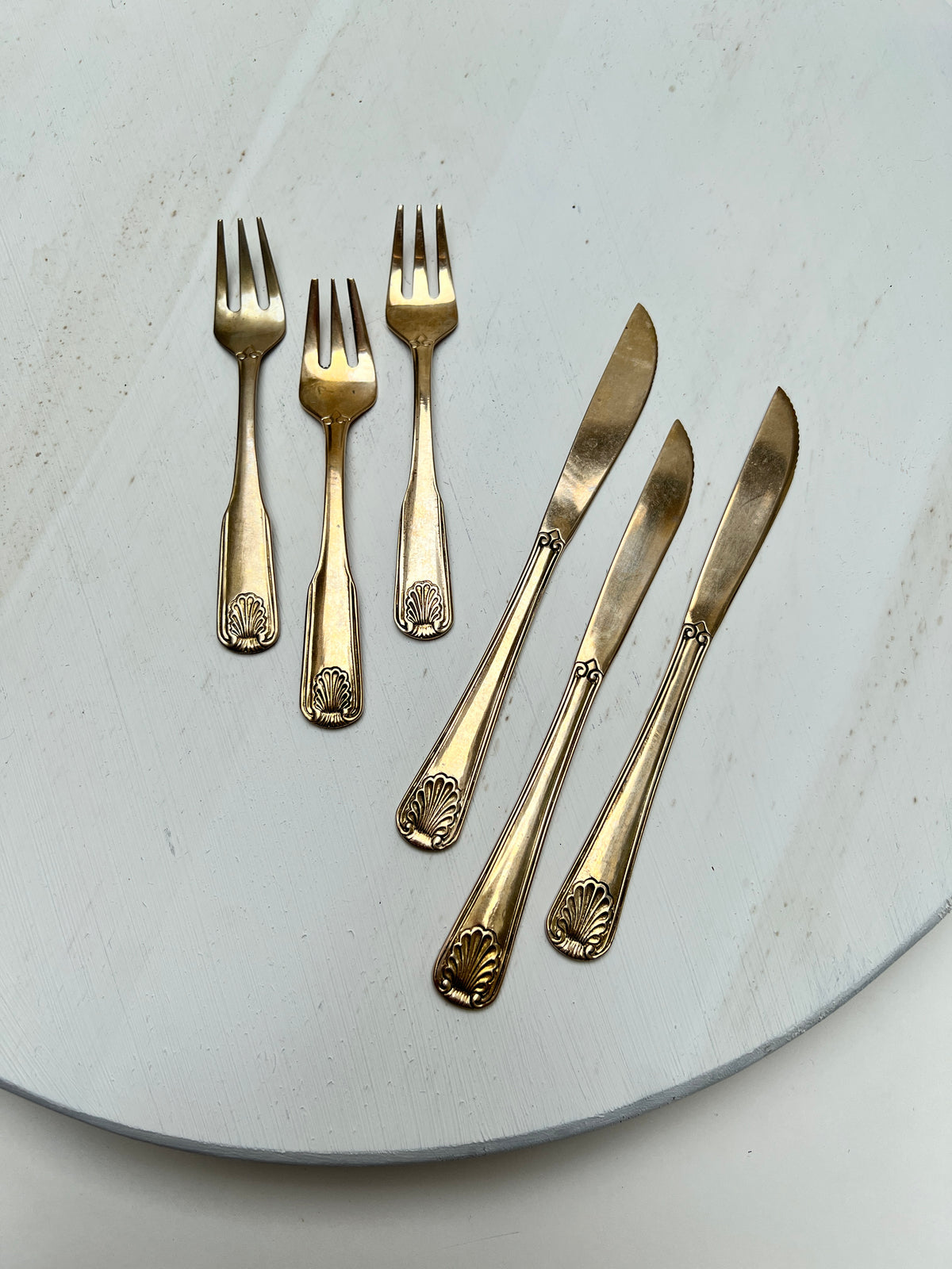 Vintage Dessertbesteck Gold-Optik / Messing – 6-teilig – Muschelmuster / Barock