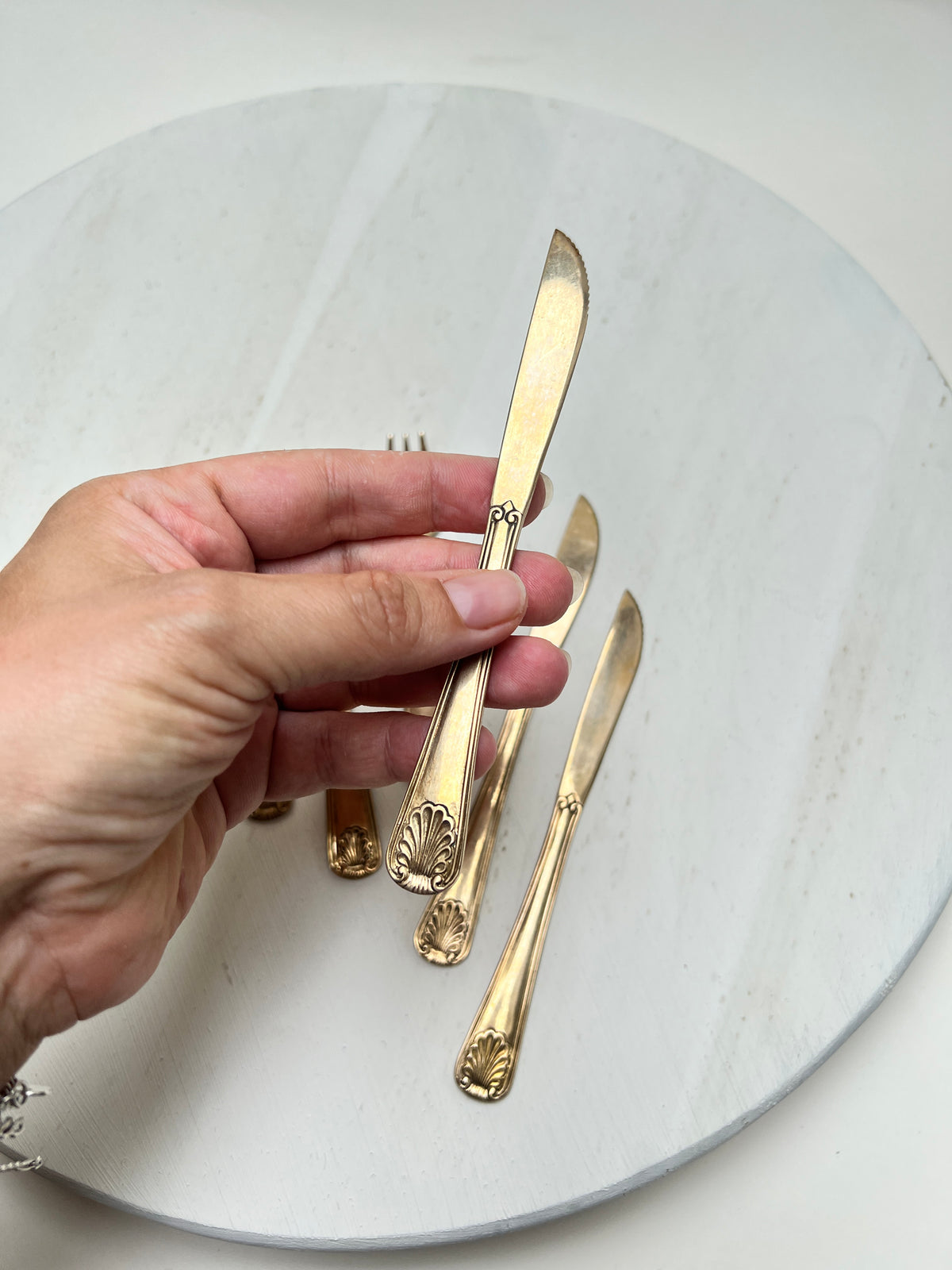 Vintage Dessertbesteck Gold-Optik / Messing – 6-teilig – Muschelmuster / Barock