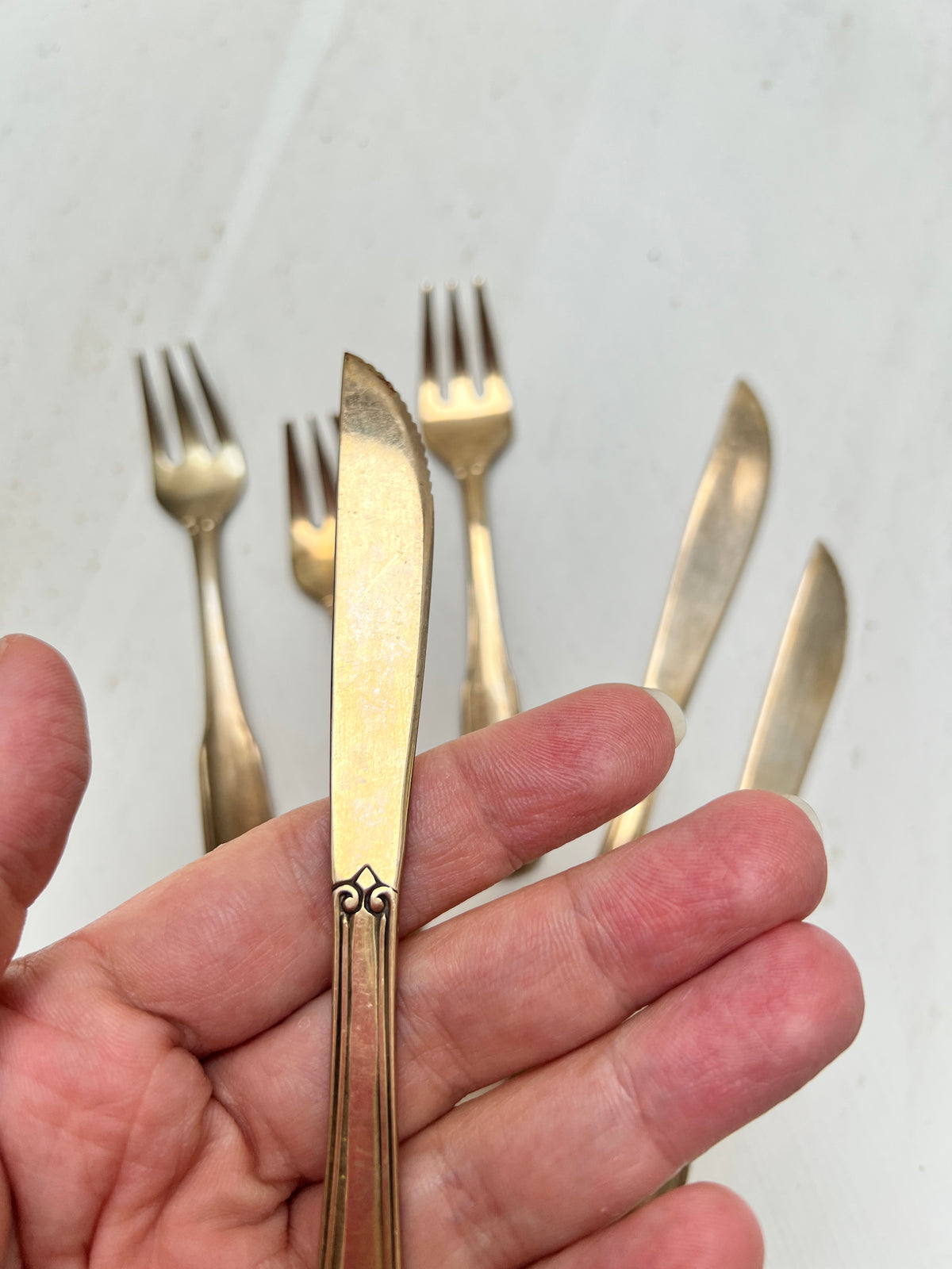 Vintage Dessertbesteck Gold-Optik / Messing – 6-teilig – Muschelmuster / Barock
