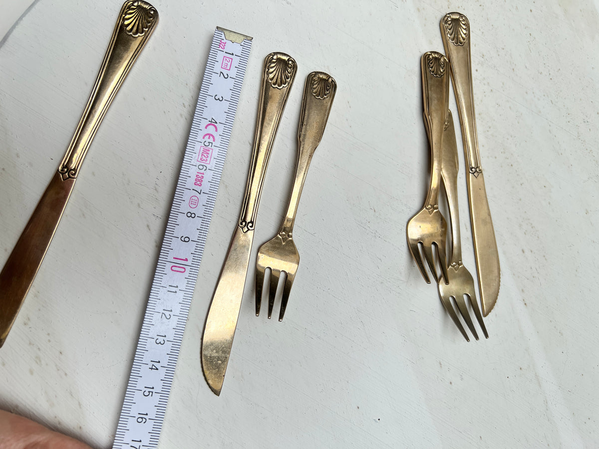 Vintage Dessertbesteck Gold-Optik / Messing – 6-teilig – Muschelmuster / Barock