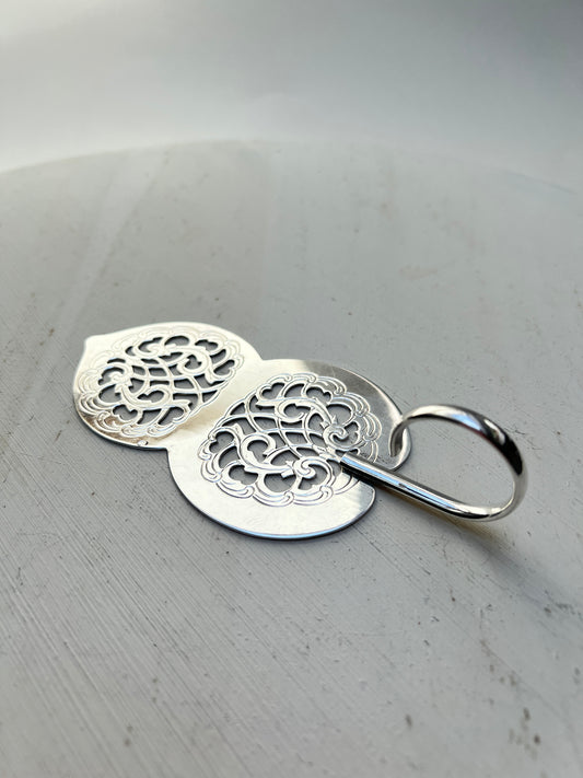 Antiker Gebäckheber Pastetenheber mit Filigranmuster Fingerring versilbert Löffel Tortenheber