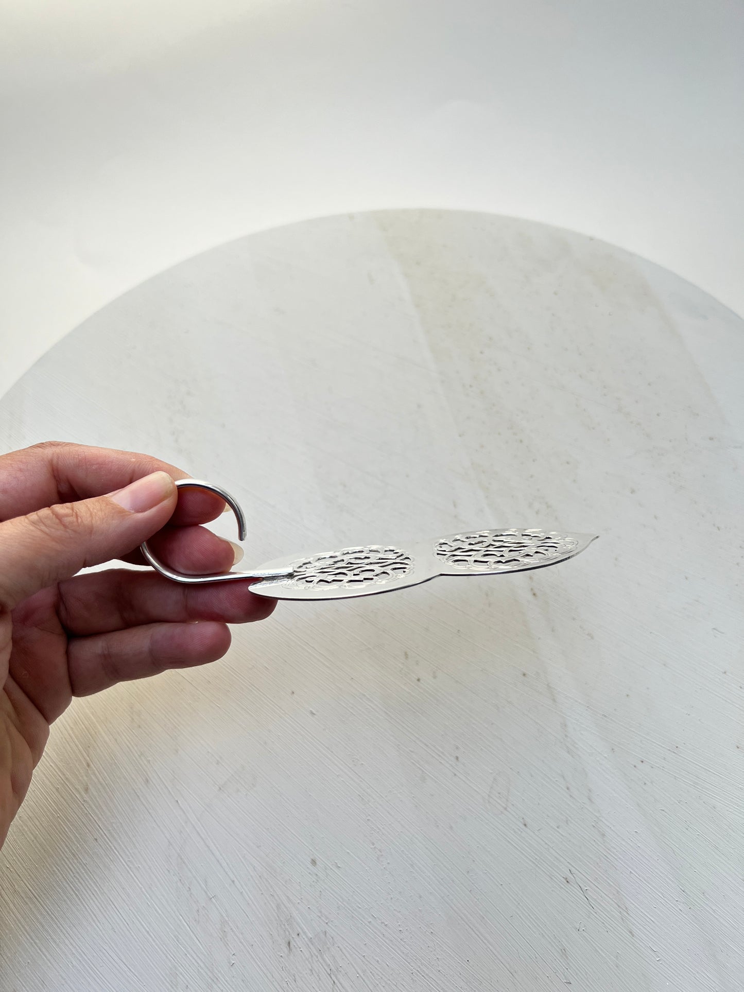 Antiker Gebäckheber Pastetenheber mit Filigranmuster Fingerring versilbert Löffel Tortenheber