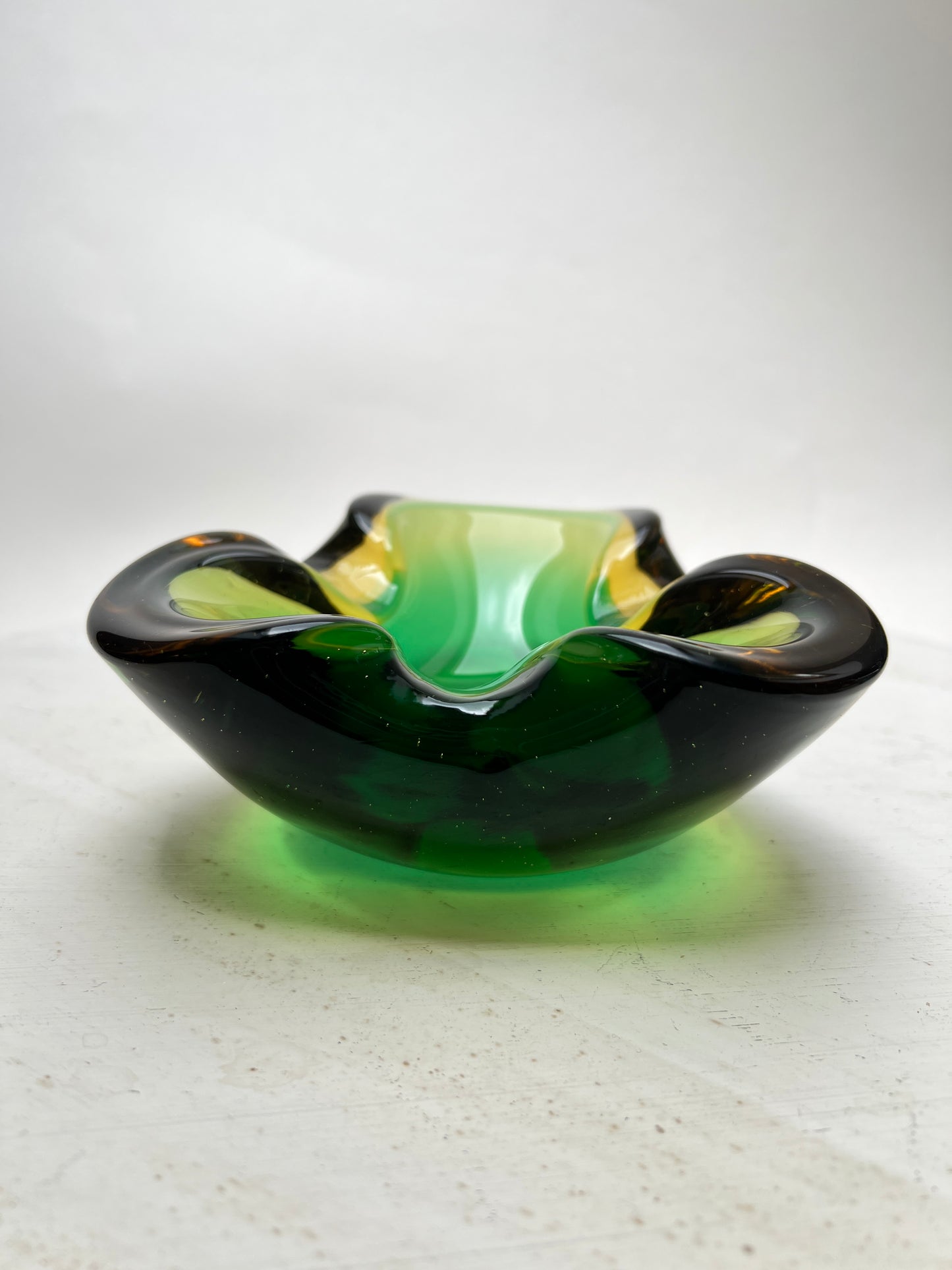 Vintage Mid Century Sommerso Murano Stil Aschenbecher Geodenschale Glasschale Vide Poche grün gelb Farbverlauf Taschenleerer