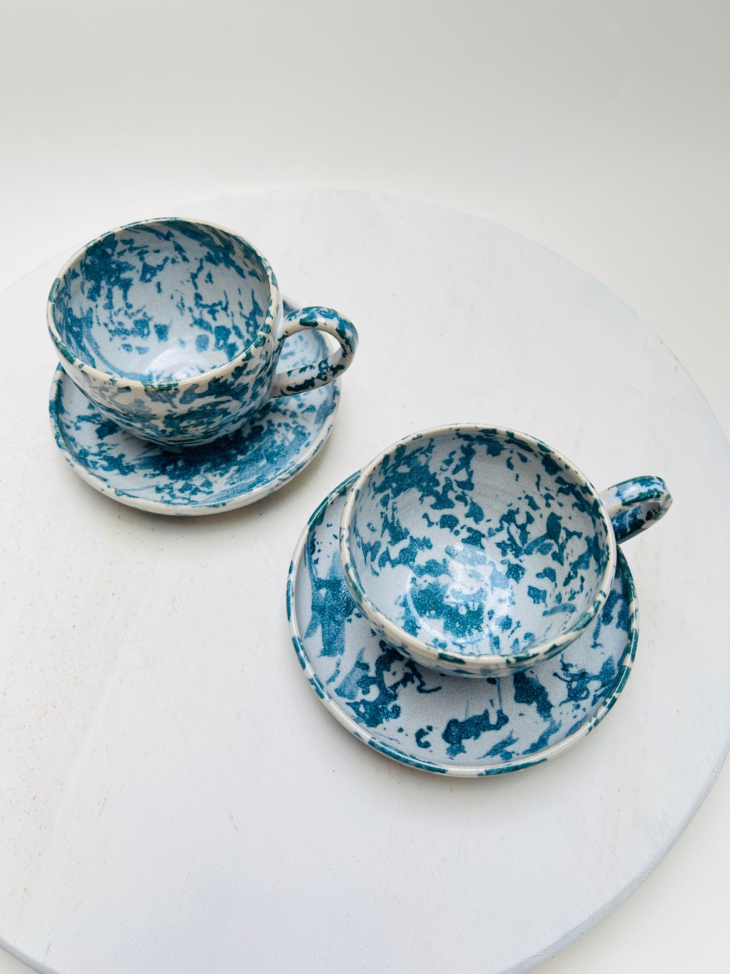 Studio Keramik Tassen Untertellern Boho Blau gesprenkelt Splatter Macchia Mio