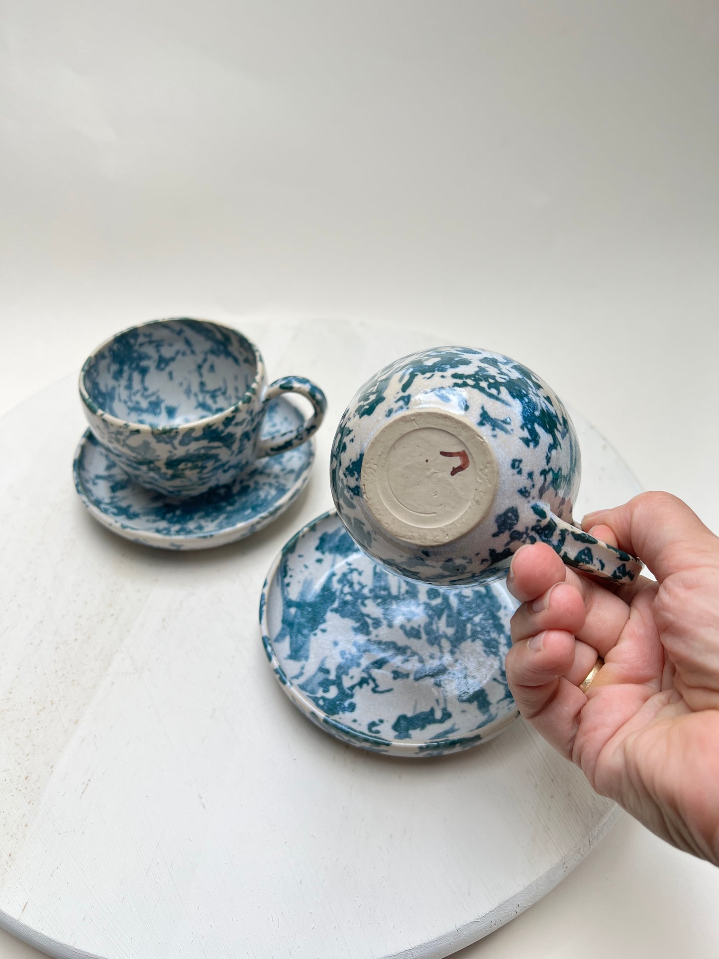 Studio Keramik Tassen Untertellern Boho Blau gesprenkelt Splatter Macchia Mio