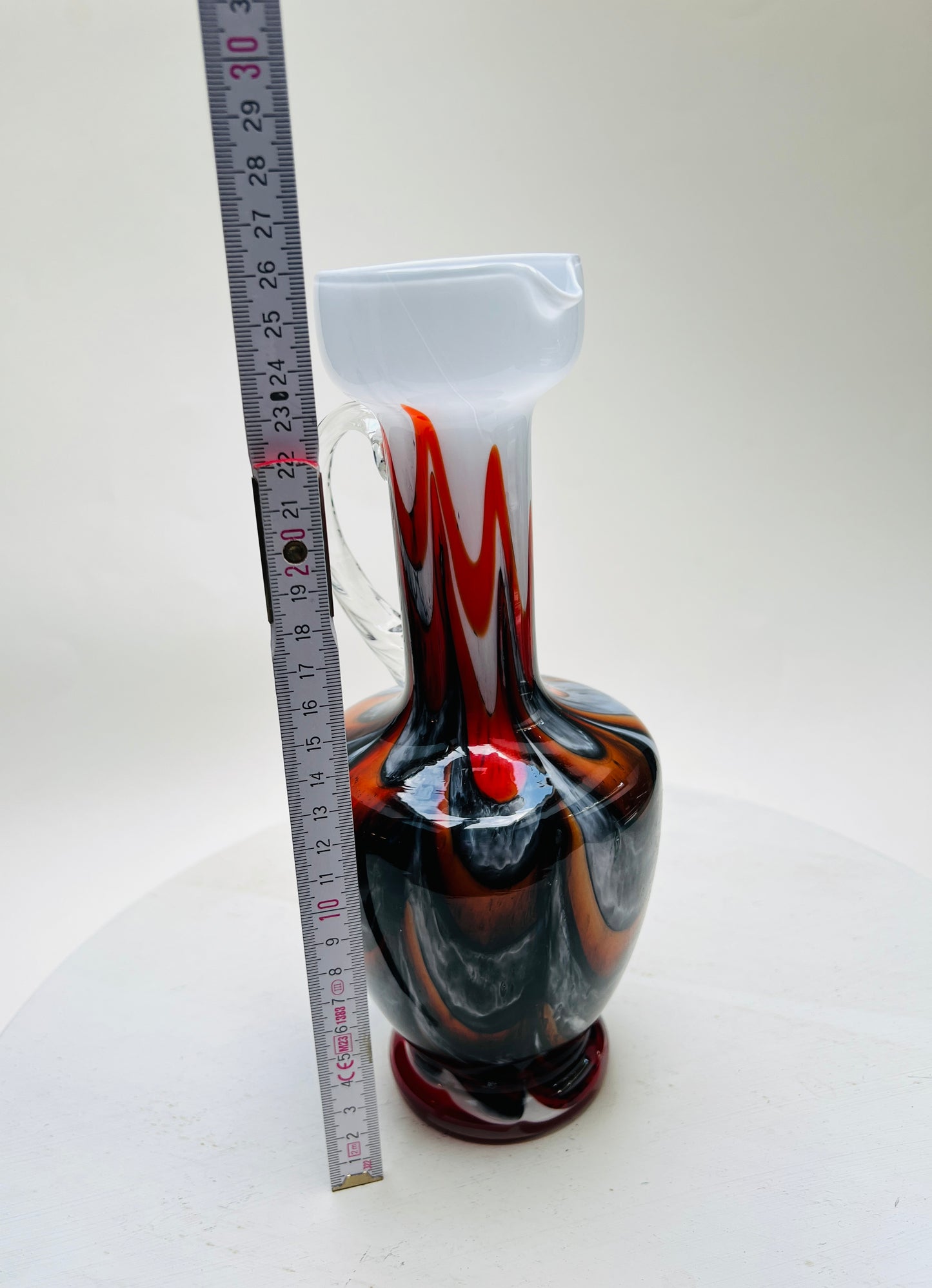 Mid Century Pop-Art Opaline Joska Henkelvase Opalvase Florence Carlo Moretti Schwarz Rot Blumenvase Krugvase