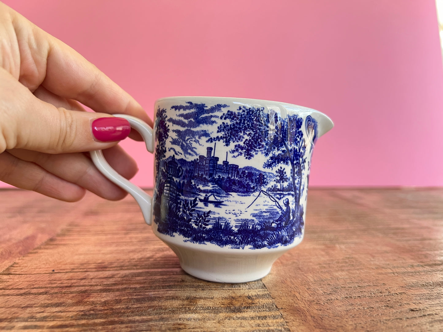 Vintage Milchkännchen Blue Transferware – Ironstone Broadhurst „English Scene“ – England – Blau Weiß – Sahnekännchen