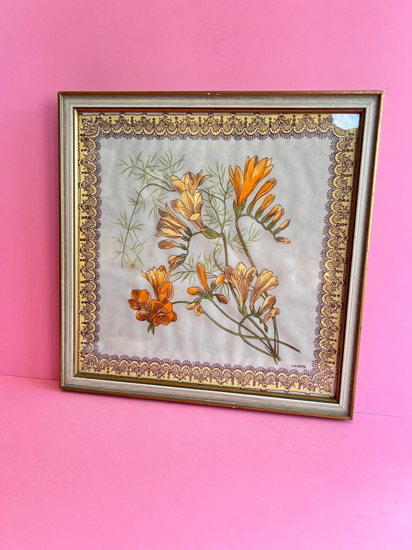 Vintage Wandbild Stofftaschentuch – gerahmt – 60er 70er Jahre – florales Taschentuch im Rahmen – Mid Century Deko
