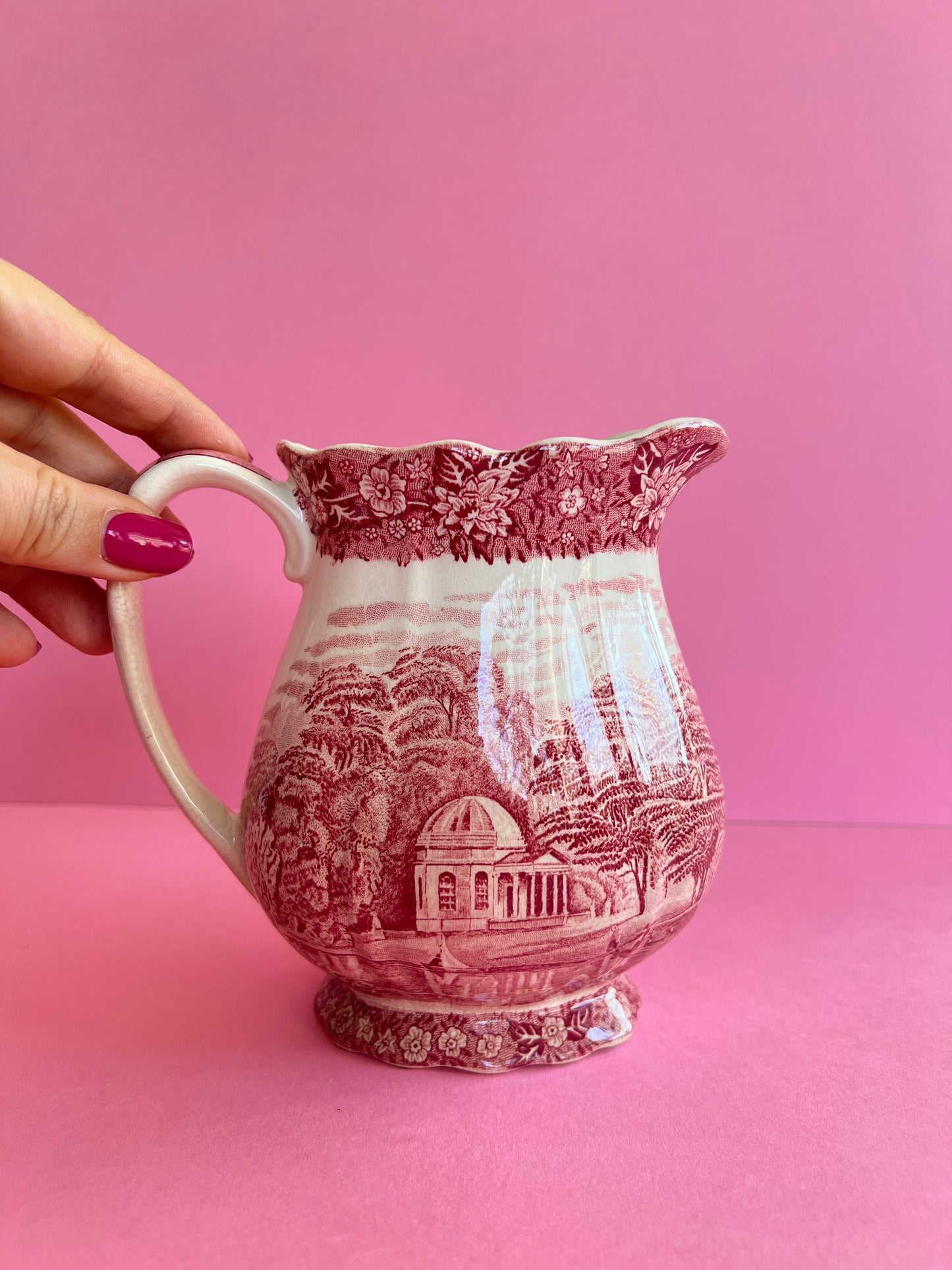Vintage Krug Kanne Keramik rot weiß Palissy Pottery „Thames River Scenes“ England Landhaus Stil Garrick's Villa Hampton