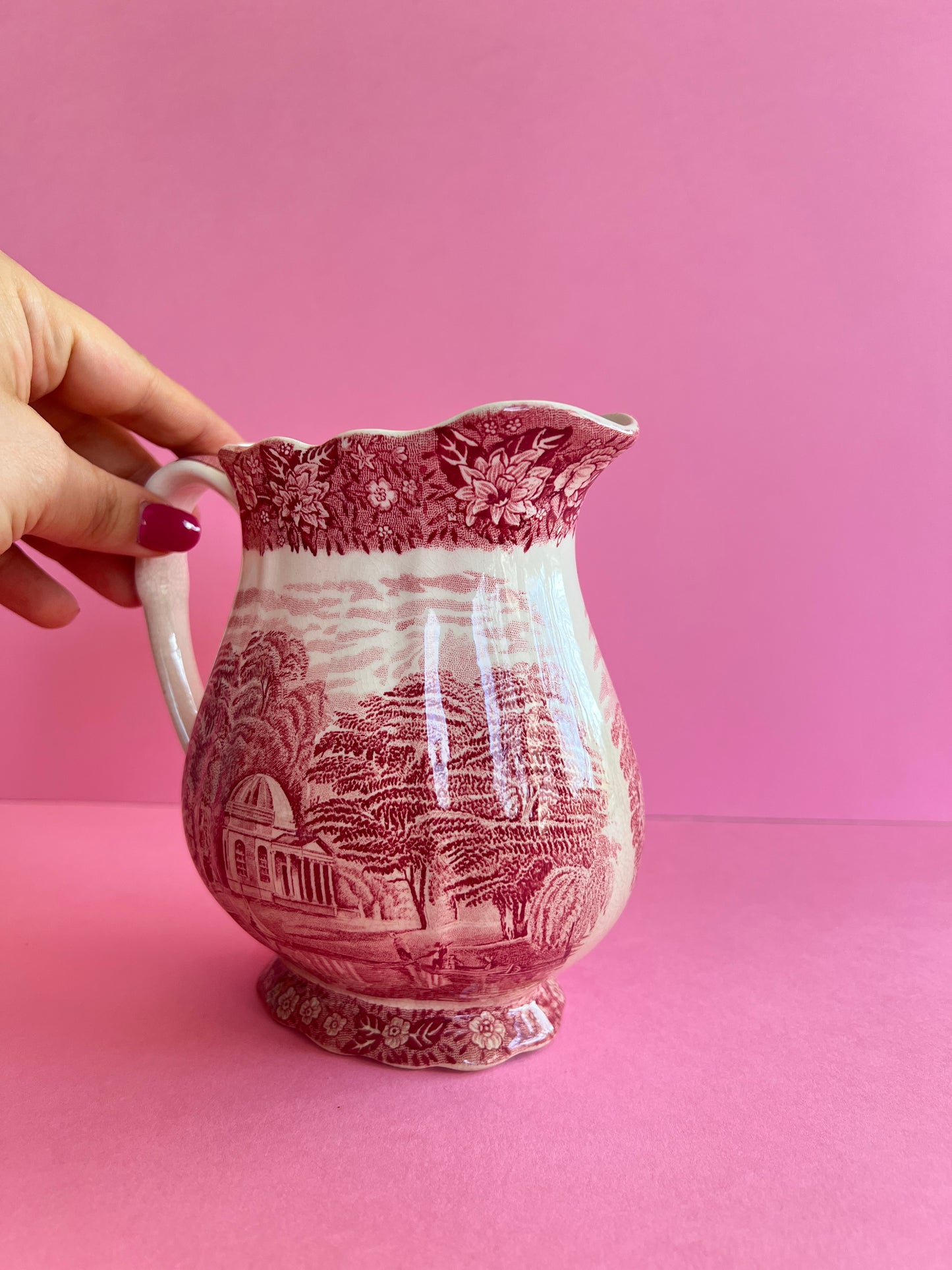 Vintage Krug Kanne Keramik rot weiß Palissy Pottery „Thames River Scenes“ England Landhaus Stil Garrick's Villa Hampton