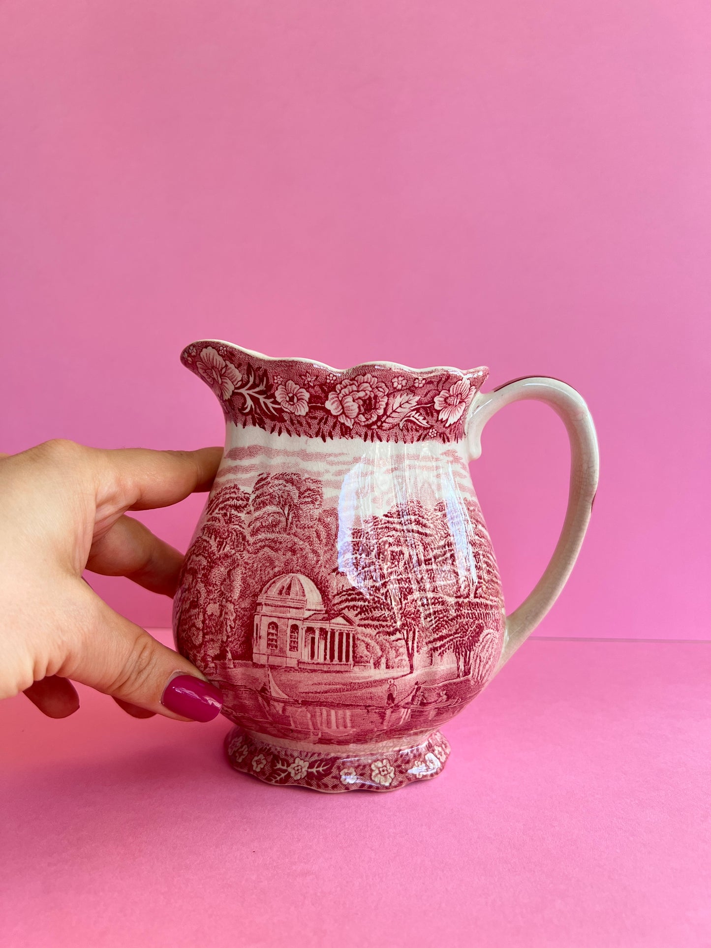 Vintage Krug Kanne Keramik rot weiß Palissy Pottery „Thames River Scenes“ England Landhaus Stil Garrick's Villa Hampton