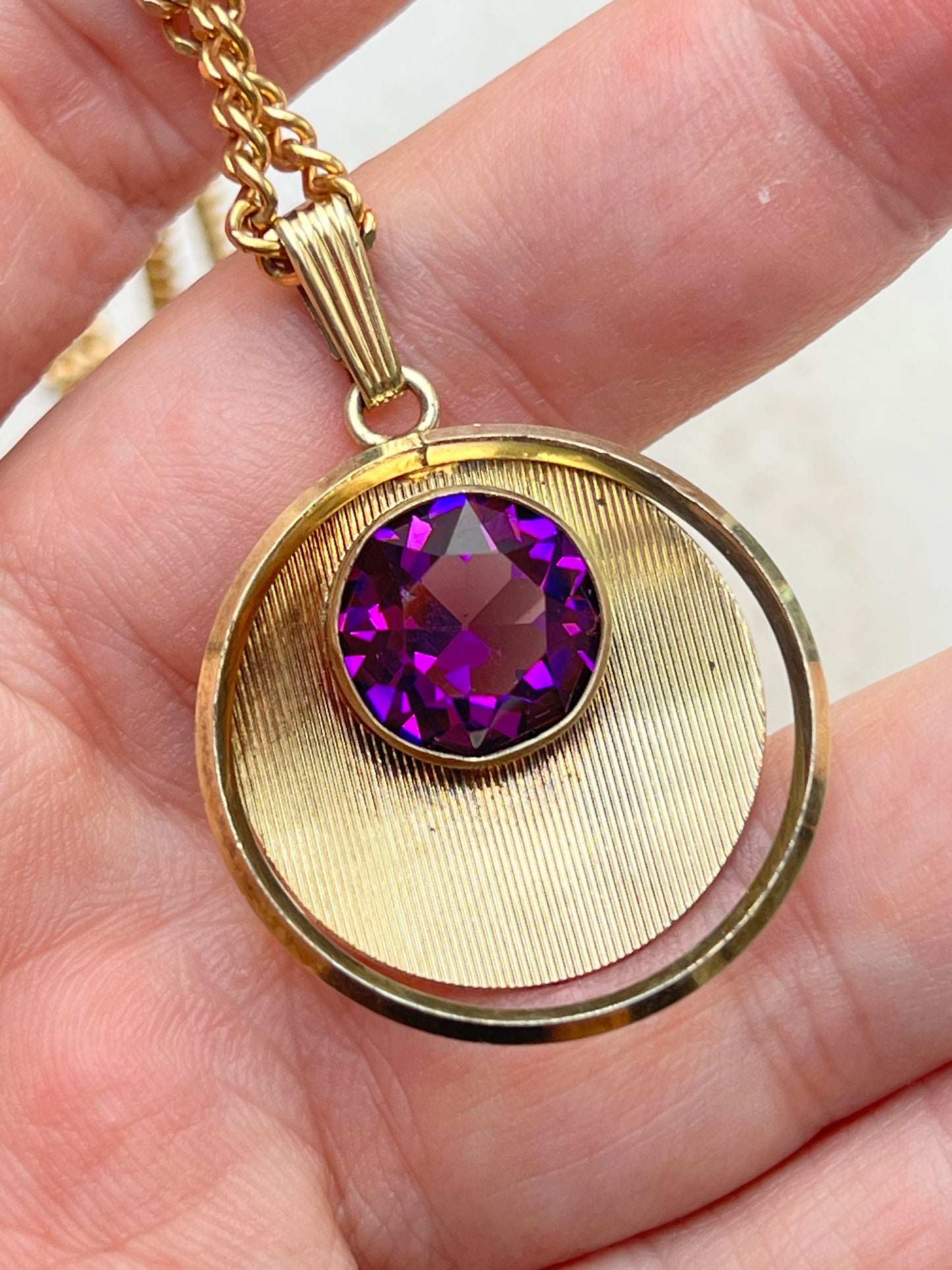 Vintage Mid-Century K&L Anhänger mit Kette Amerikaner Doublé Gold violetter Schmuckstein