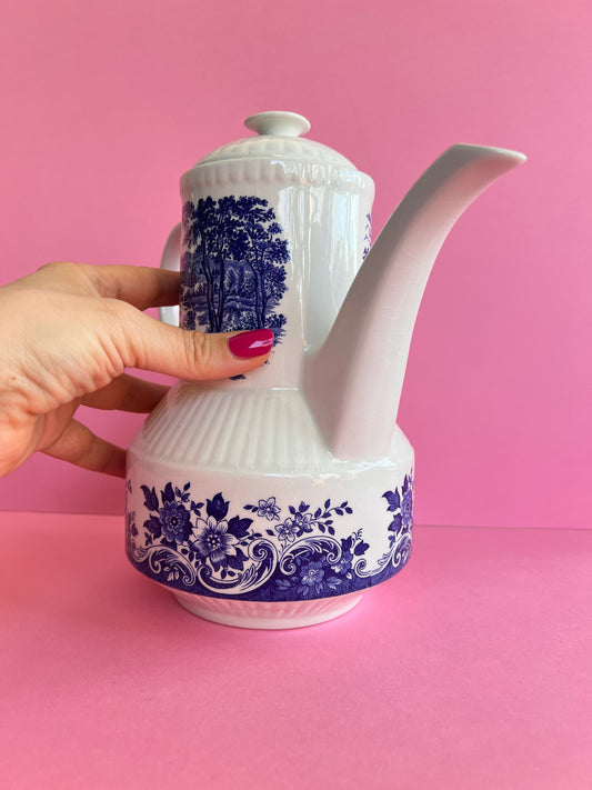 Vintage Kaffeekanne Englisch „English Scene“ – blau weiß – Broadhurst Staffordshire – Mid Century
