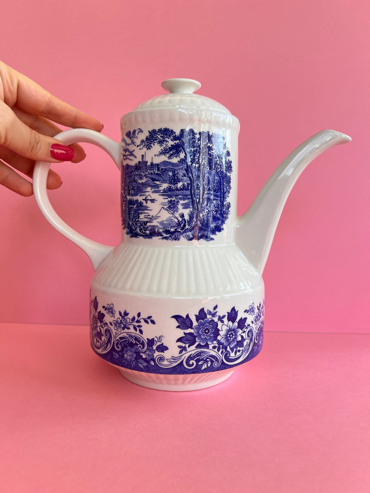 Vintage Kaffeekanne Englisch „English Scene“ – blau weiß – Broadhurst Staffordshire – Mid Century