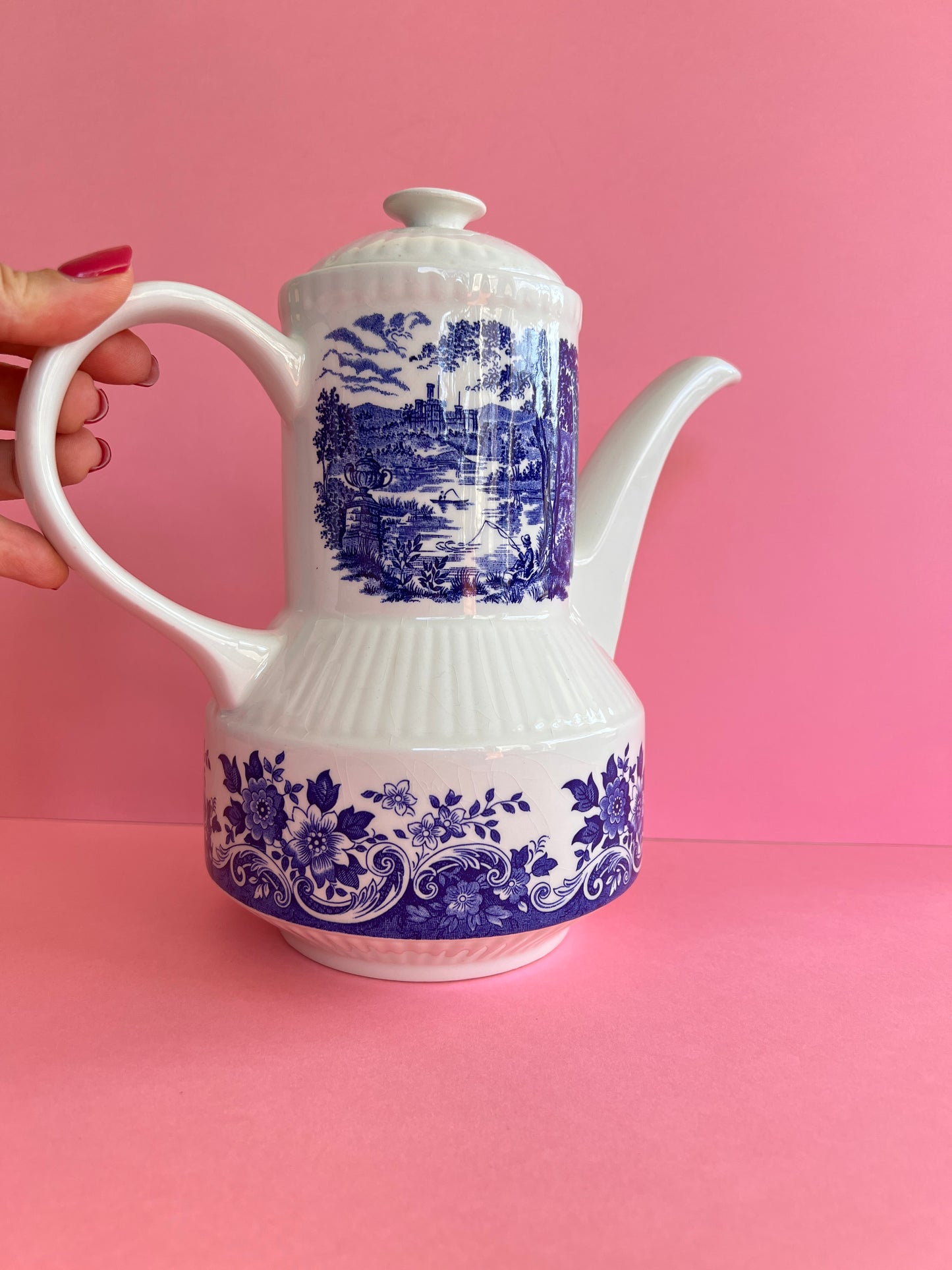 Vintage Kaffeekanne Englisch „English Scene“ – blau weiß – Broadhurst Staffordshire – Mid Century