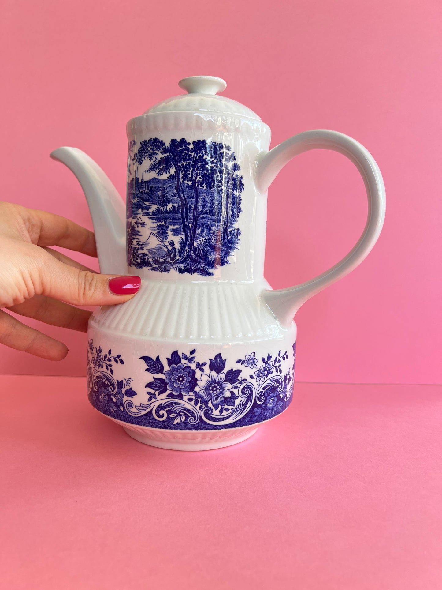 Vintage Kaffeekanne Englisch „English Scene“ – blau weiß – Broadhurst Staffordshire – Mid Century