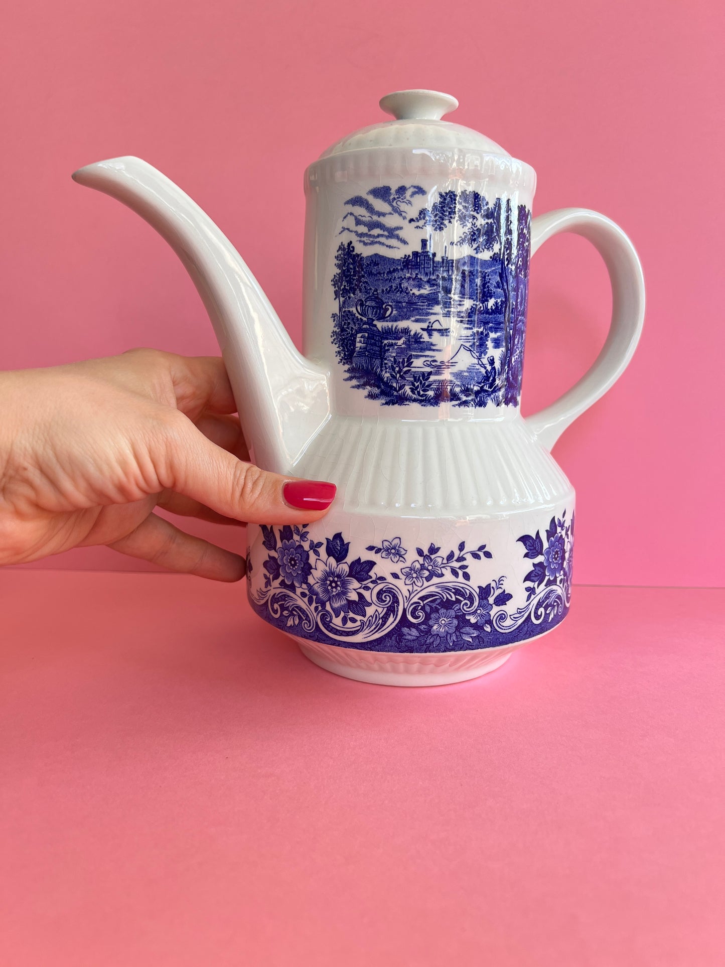 Vintage Kaffeekanne Englisch „English Scene“ – blau weiß – Broadhurst Staffordshire – Mid Century