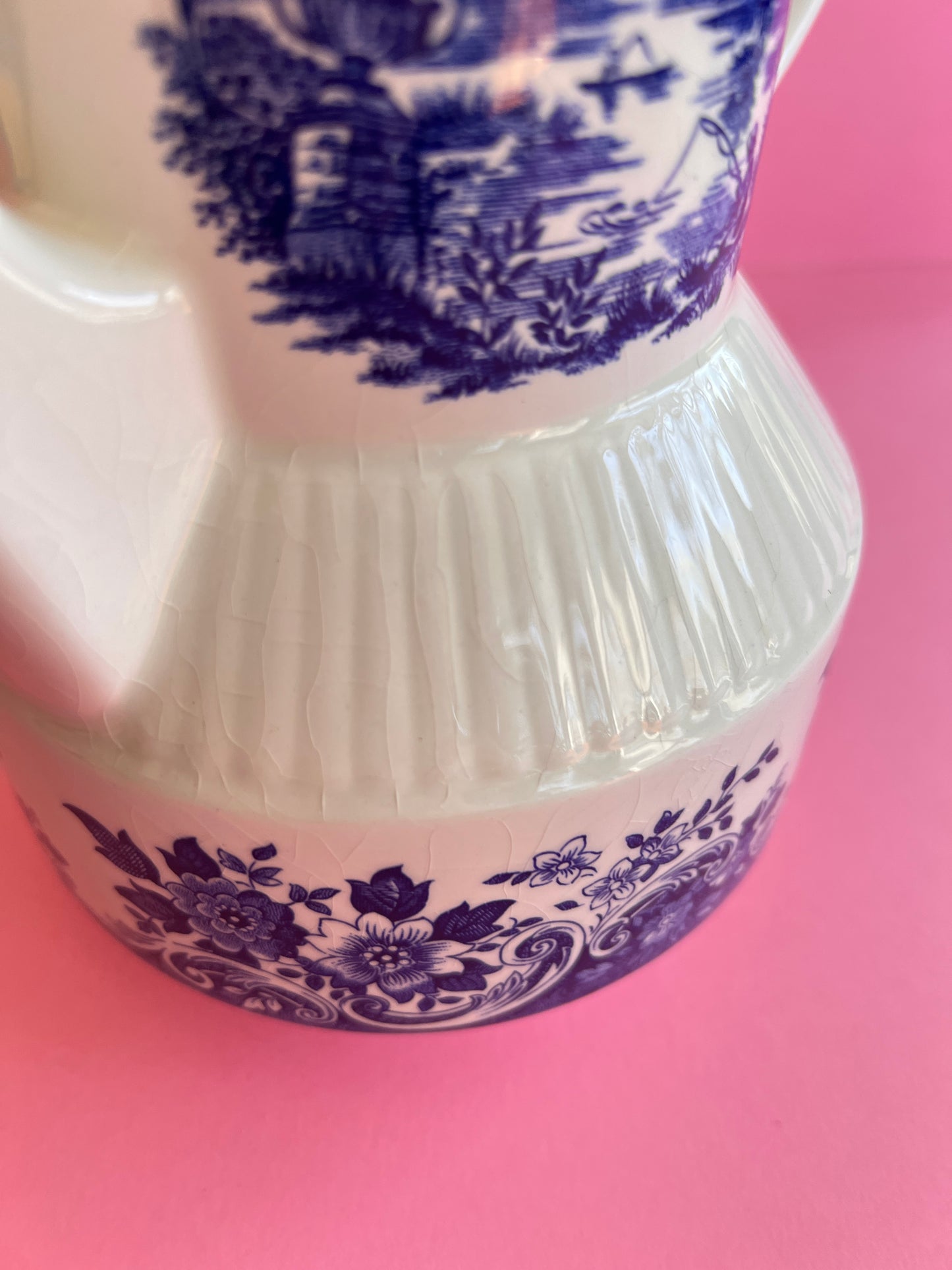 Vintage Kaffeekanne Englisch „English Scene“ – blau weiß – Broadhurst Staffordshire – Mid Century