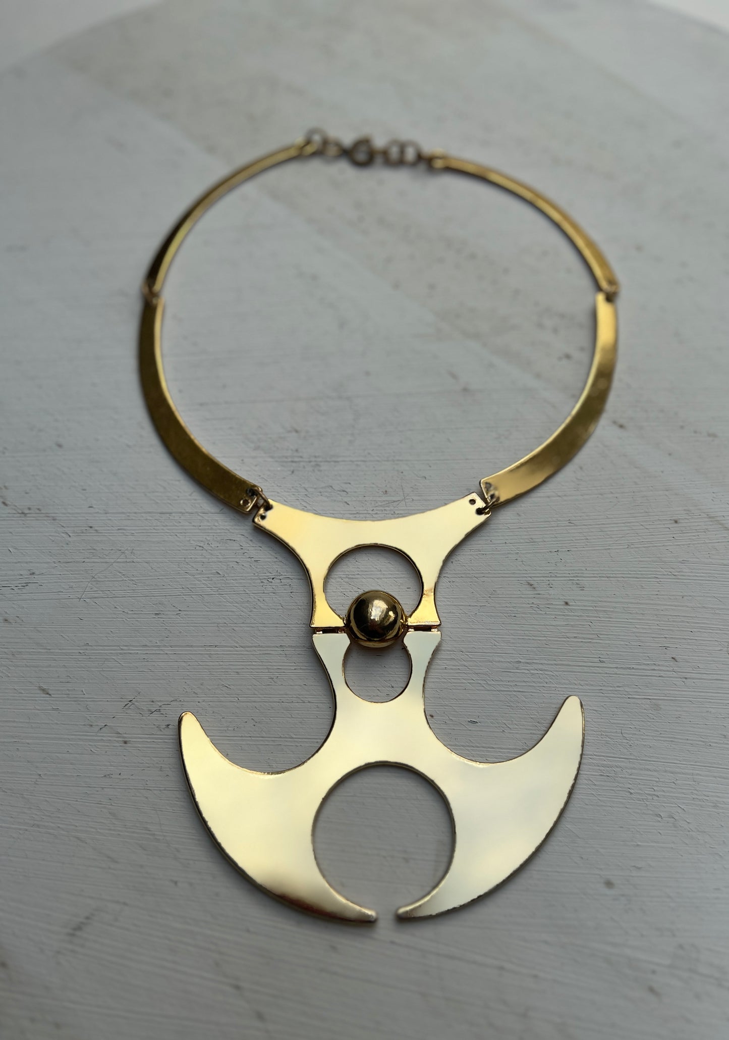 Futuristische Space Age Choker Halskette Schmuck gold Messing Mid Century Statement Modernist Halsreif