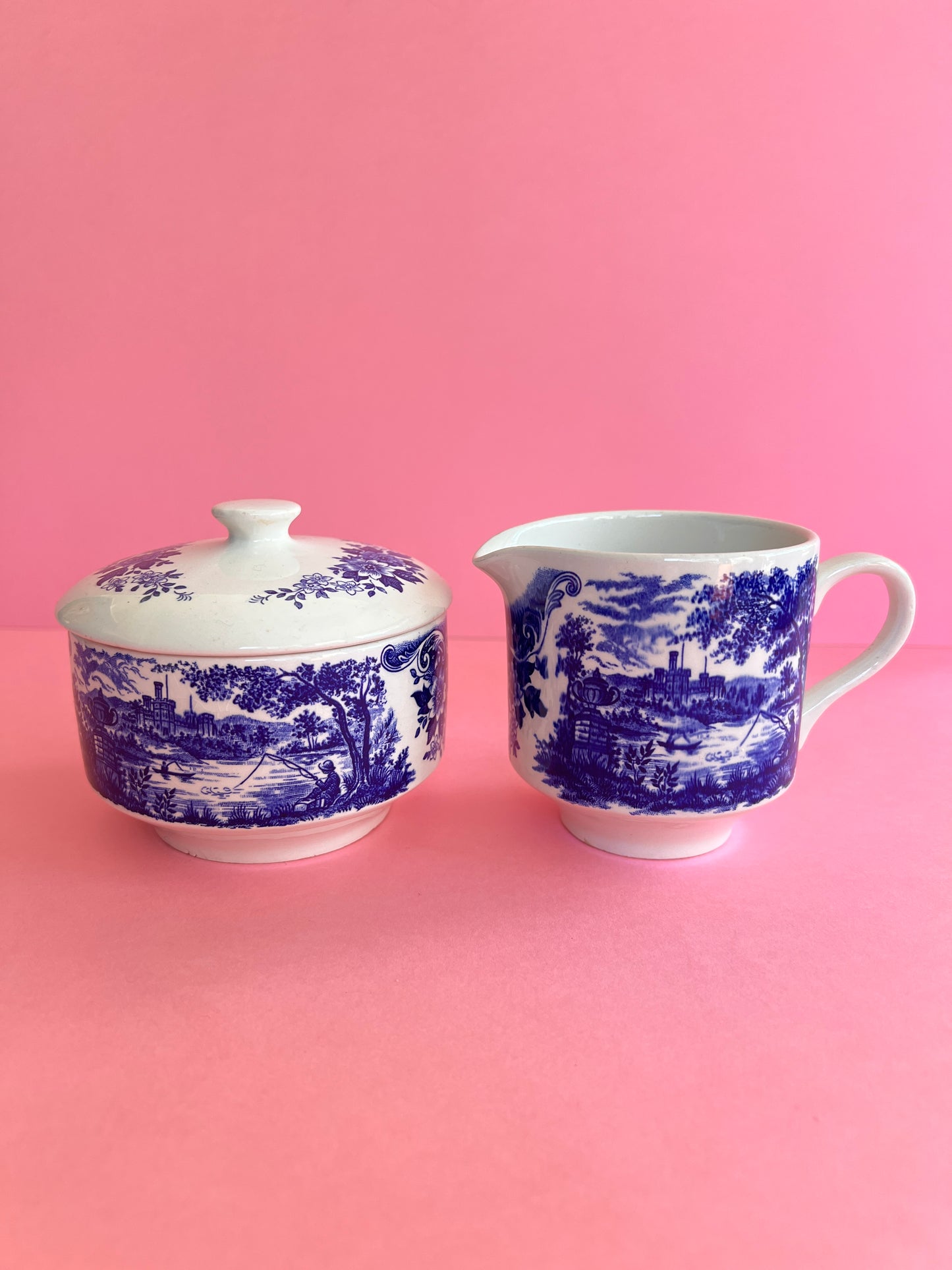 Vintage Zuckerdose & Milchkännchen „English Scene“ – Ironstone Broadhurst England – blau weiß – Staffordshire