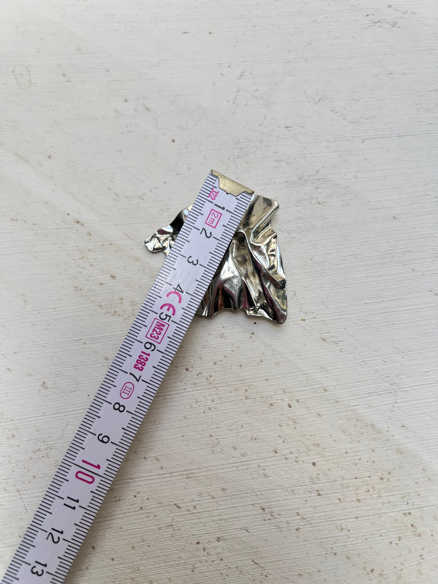 Vintage 90er Avantgarde Crush Foil silber Brosche abstrakt folded sheet