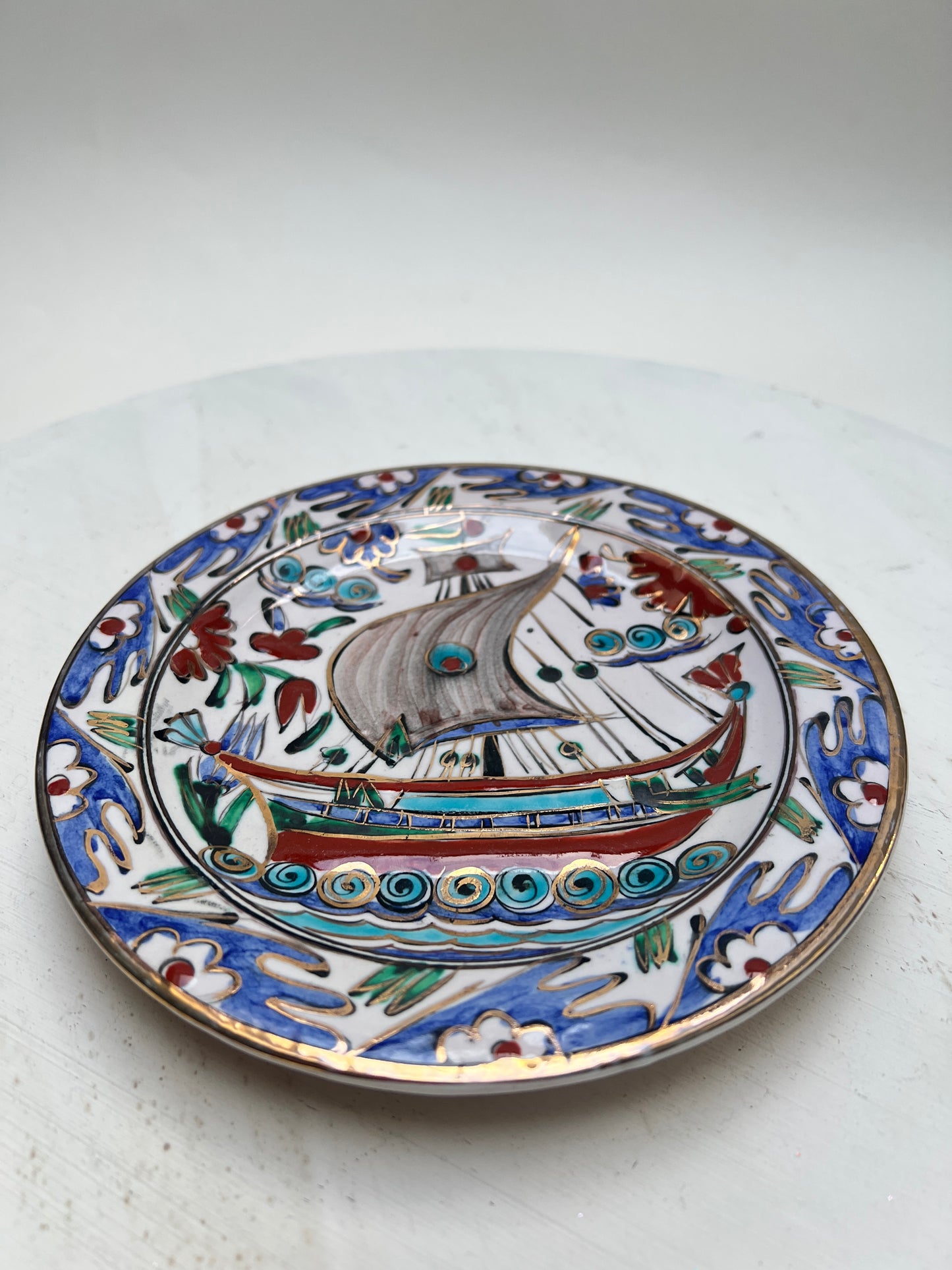 Vintage Ikaros Pottery Wandteller Rhodos Griechenland Handbemalt Segelschiff Gold-Relief Souvenir Ø 17,5cm