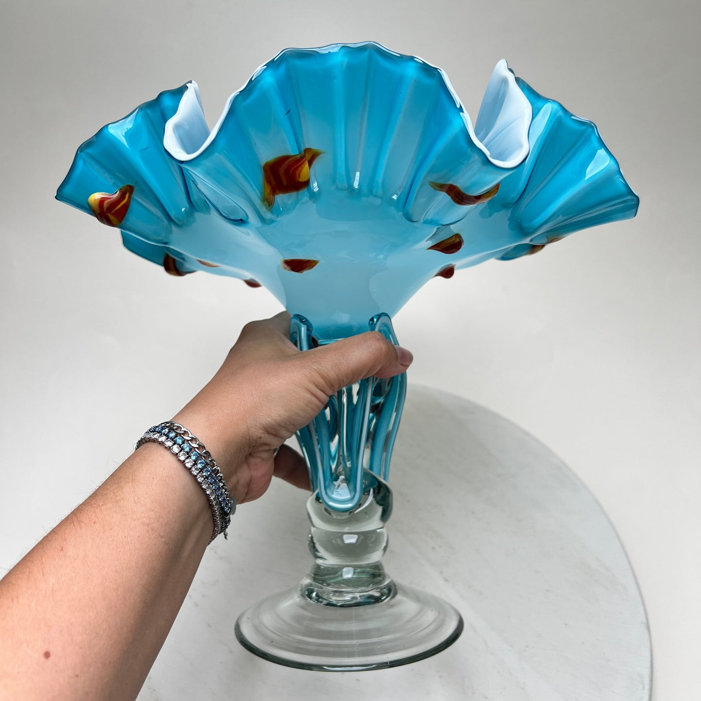 Vintage Murano Stil Glasvase Hellblau Handgefertigte Kunstglas Vase mit Rüschenrand 27 cm