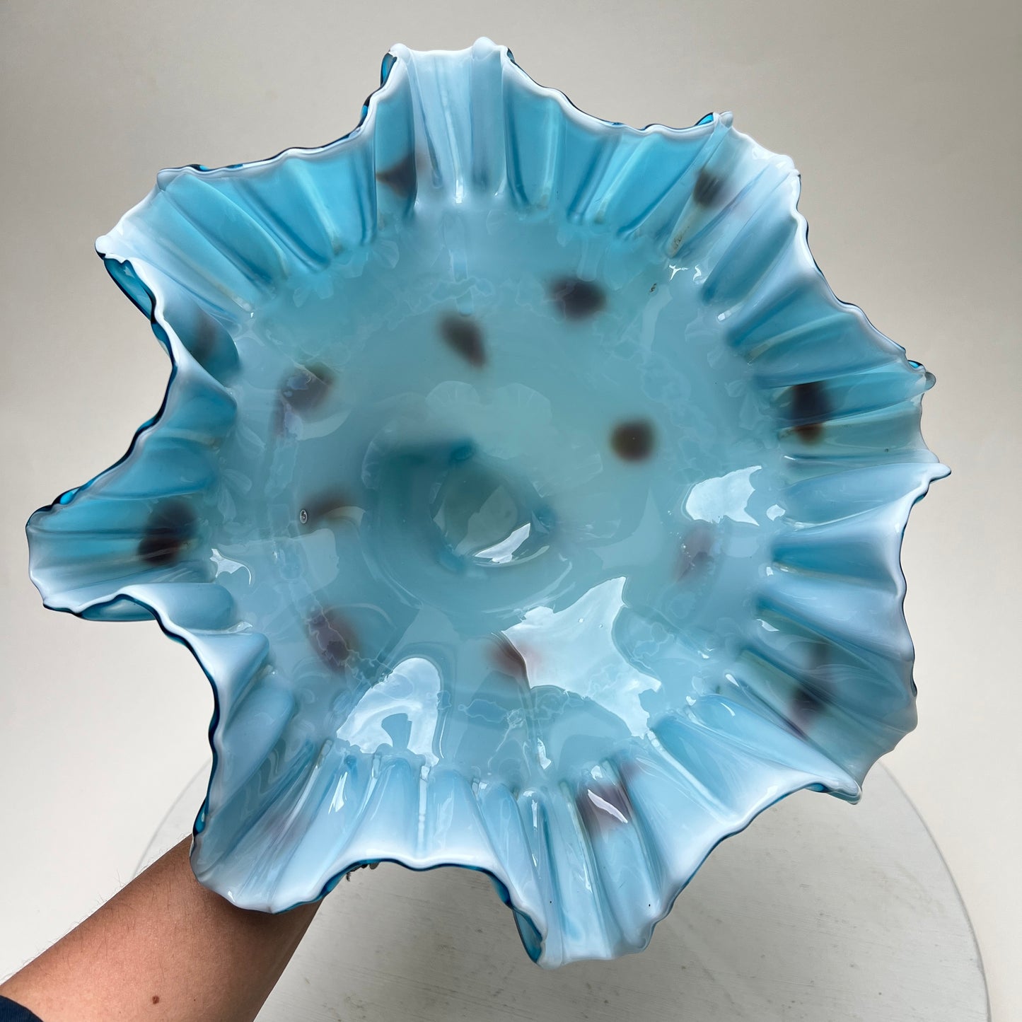 Vintage Murano Stil Glasvase Hellblau Handgefertigte Kunstglas Vase mit Rüschenrand 27 cm