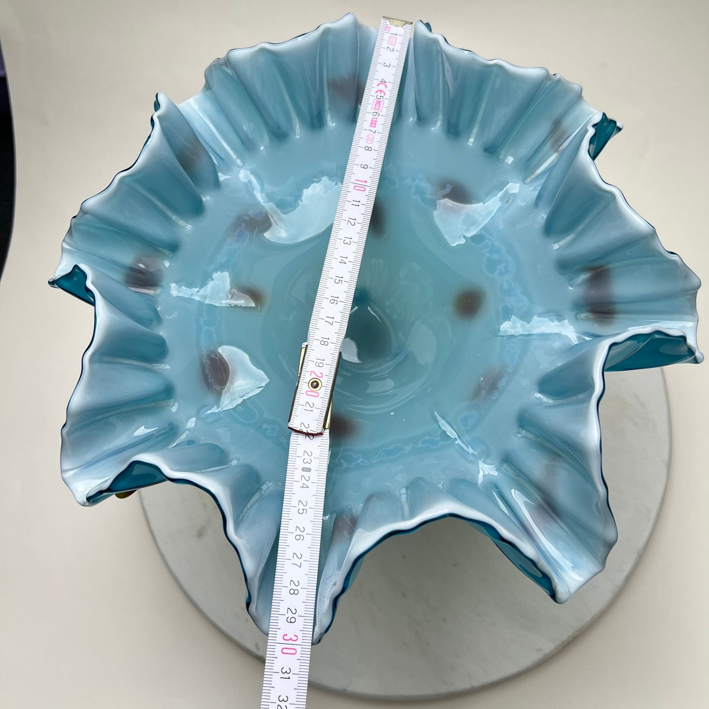 Vintage Murano Stil Glasvase Hellblau Handgefertigte Kunstglas Vase mit Rüschenrand 27 cm