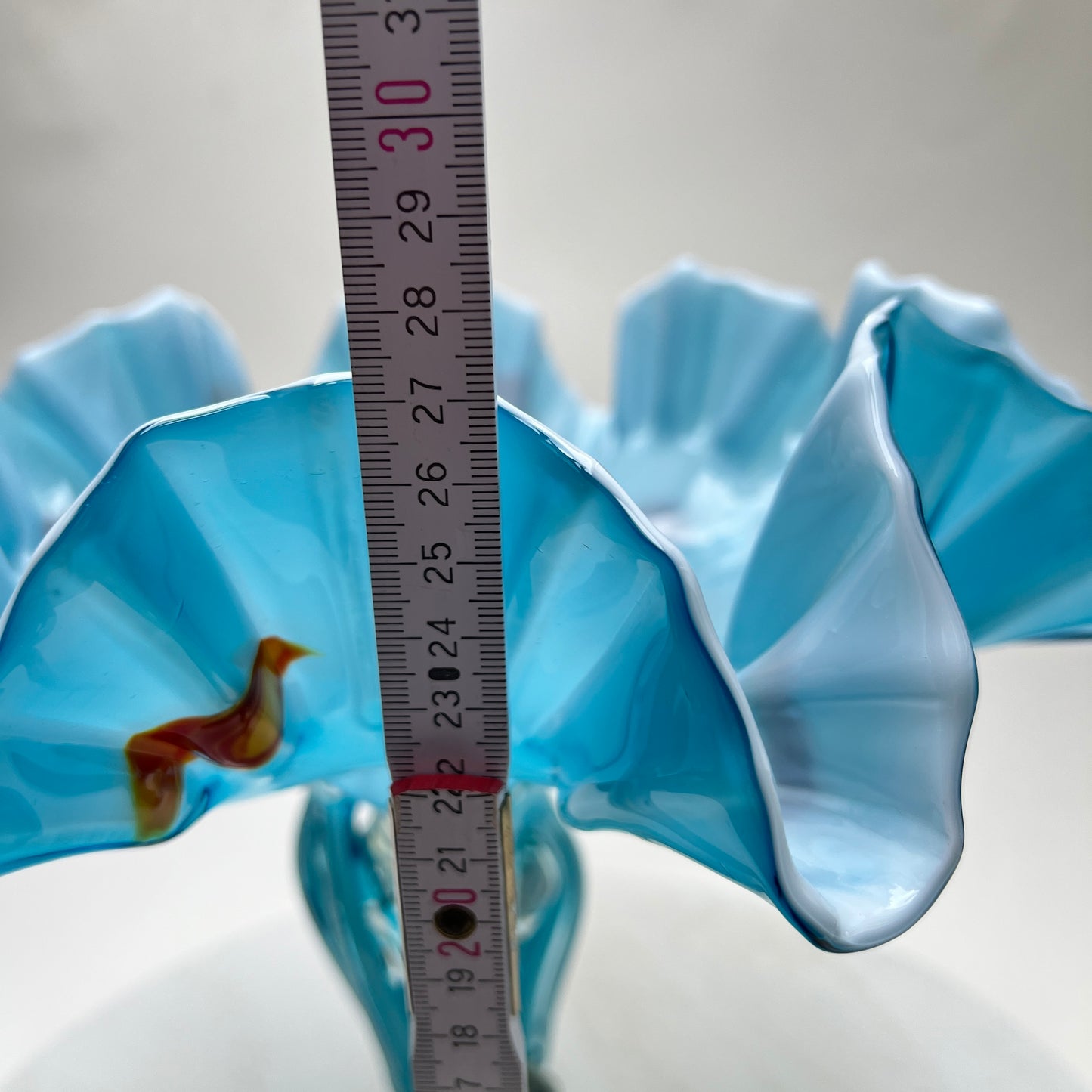 Vintage Murano Stil Glasvase Hellblau Handgefertigte Kunstglas Vase mit Rüschenrand 27 cm