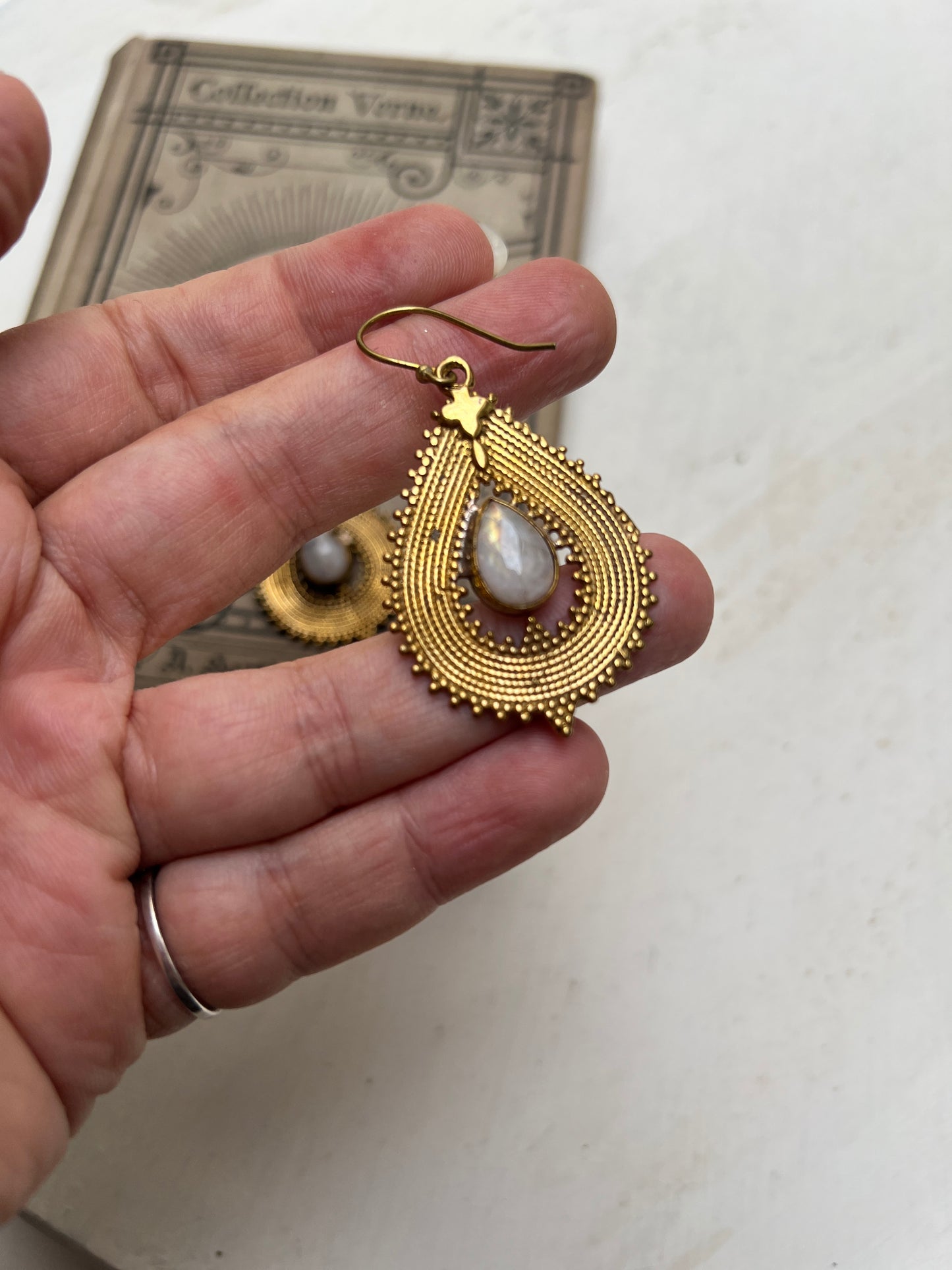 Vintage Goldene Tropfen Ohrringe Ohrhänger Mondschein Opalit Ethno Boho