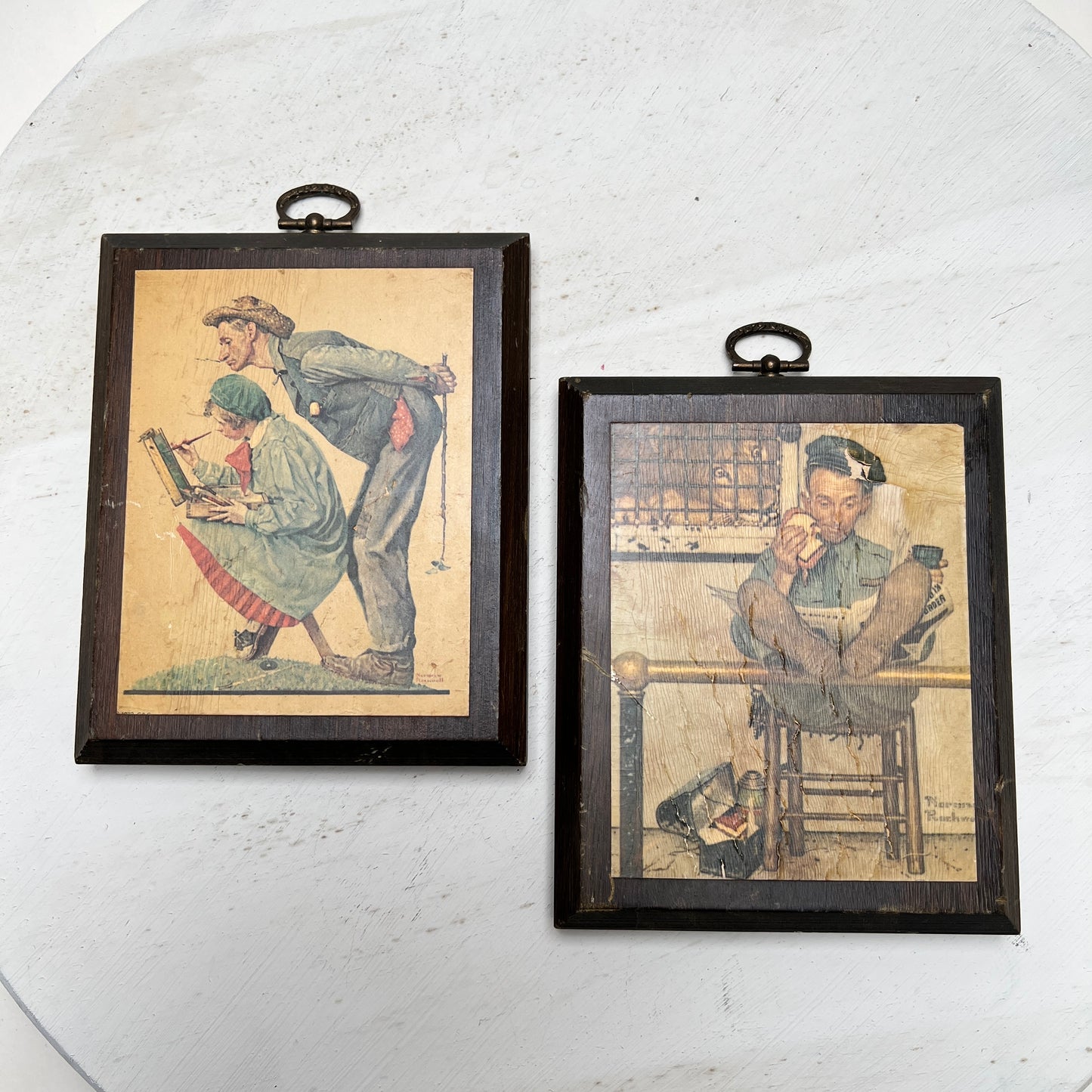 Set aus 2 kleinen Norman Rockwell Kunstdrucken auf Holz Lion's Share und Hayseed Critic