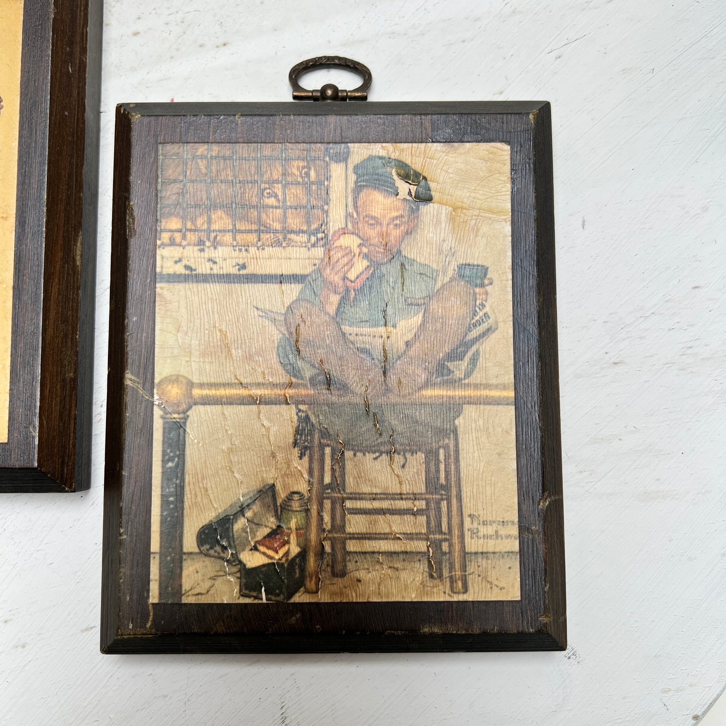 Set aus 2 kleinen Norman Rockwell Kunstdrucken auf Holz Lion's Share und Hayseed Critic