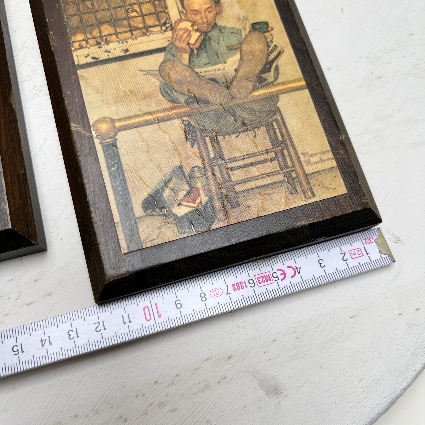 Set aus 2 kleinen Norman Rockwell Kunstdrucken auf Holz Lion's Share und Hayseed Critic