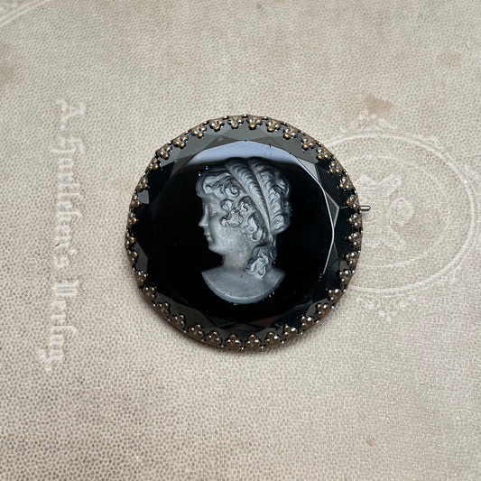 Antike Brosche Schwarzes Glas Kamee Cameo Intaglio um 1900 Viktorianischer Trauerschmuck French Jet Brooch Vintage Historismus