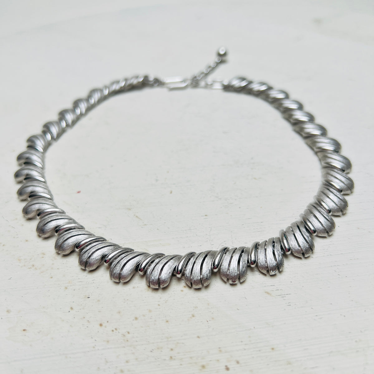 Vintage Trifari Chocker Collier Halskette gebürstet silber Schmuck Mid Century