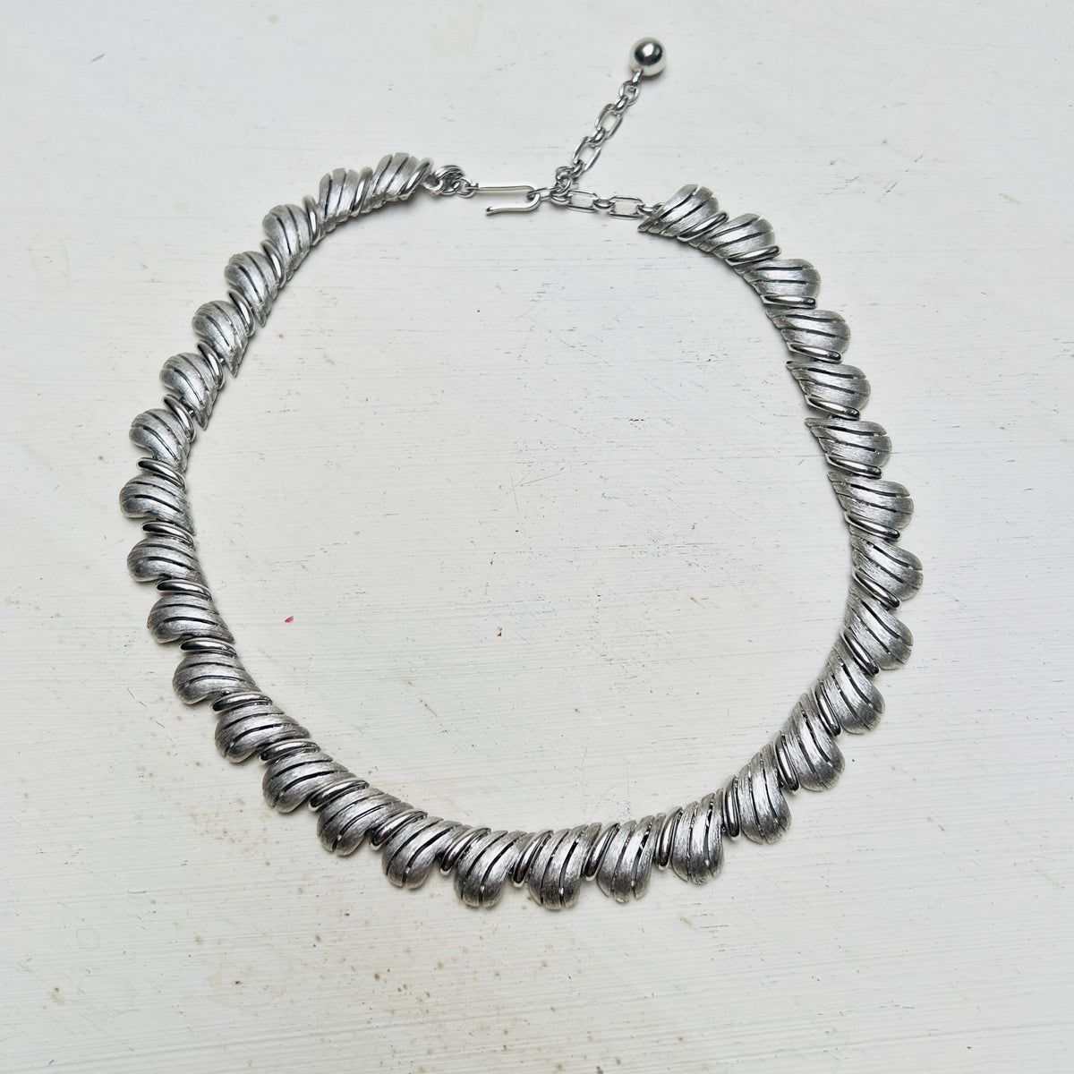 Vintage Trifari Chocker Collier Halskette gebürstet silber Schmuck Mid Century