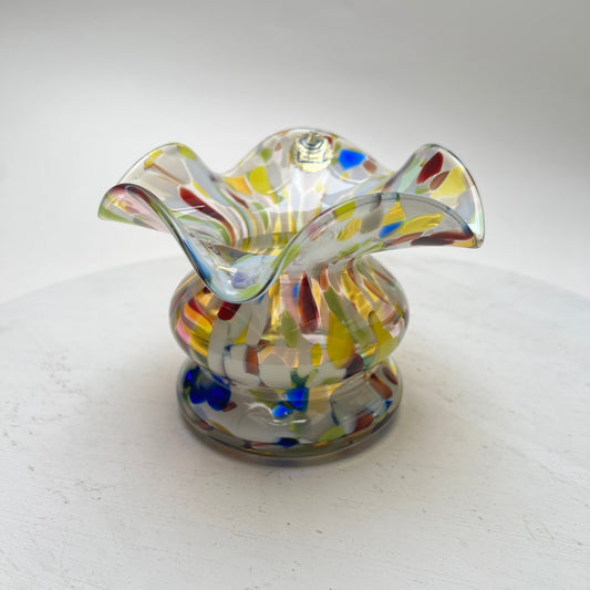 Vintage mundgeblasene Kunstglas Konfetti Vase Murano Stil Holstein Wellenrand Ruffle