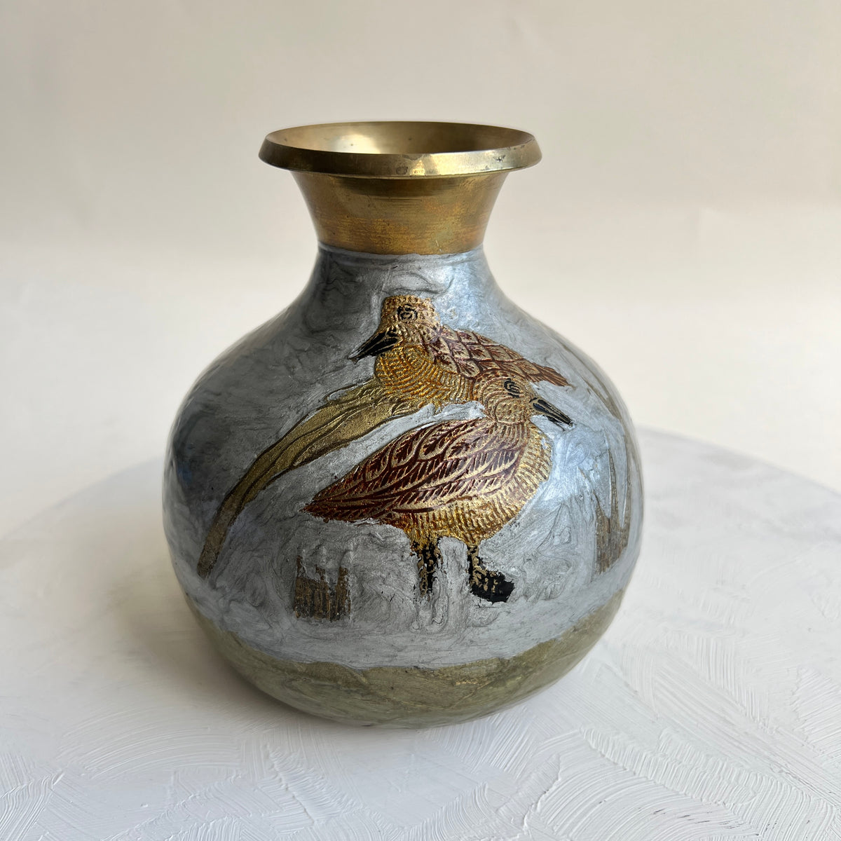 Vintage Messing Vase handgemalt Wasservögel gravierte Emaille indischer Cloisonné Stil